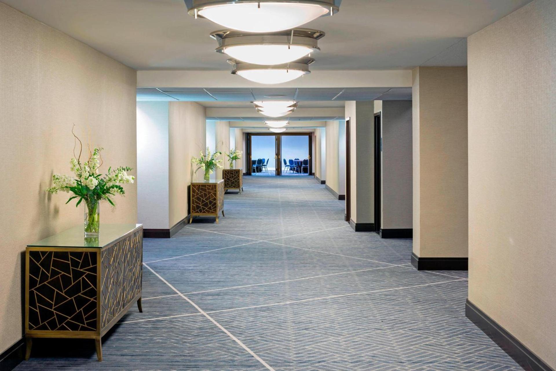 Sheraton Norfolk Waterside Hotel photo 33