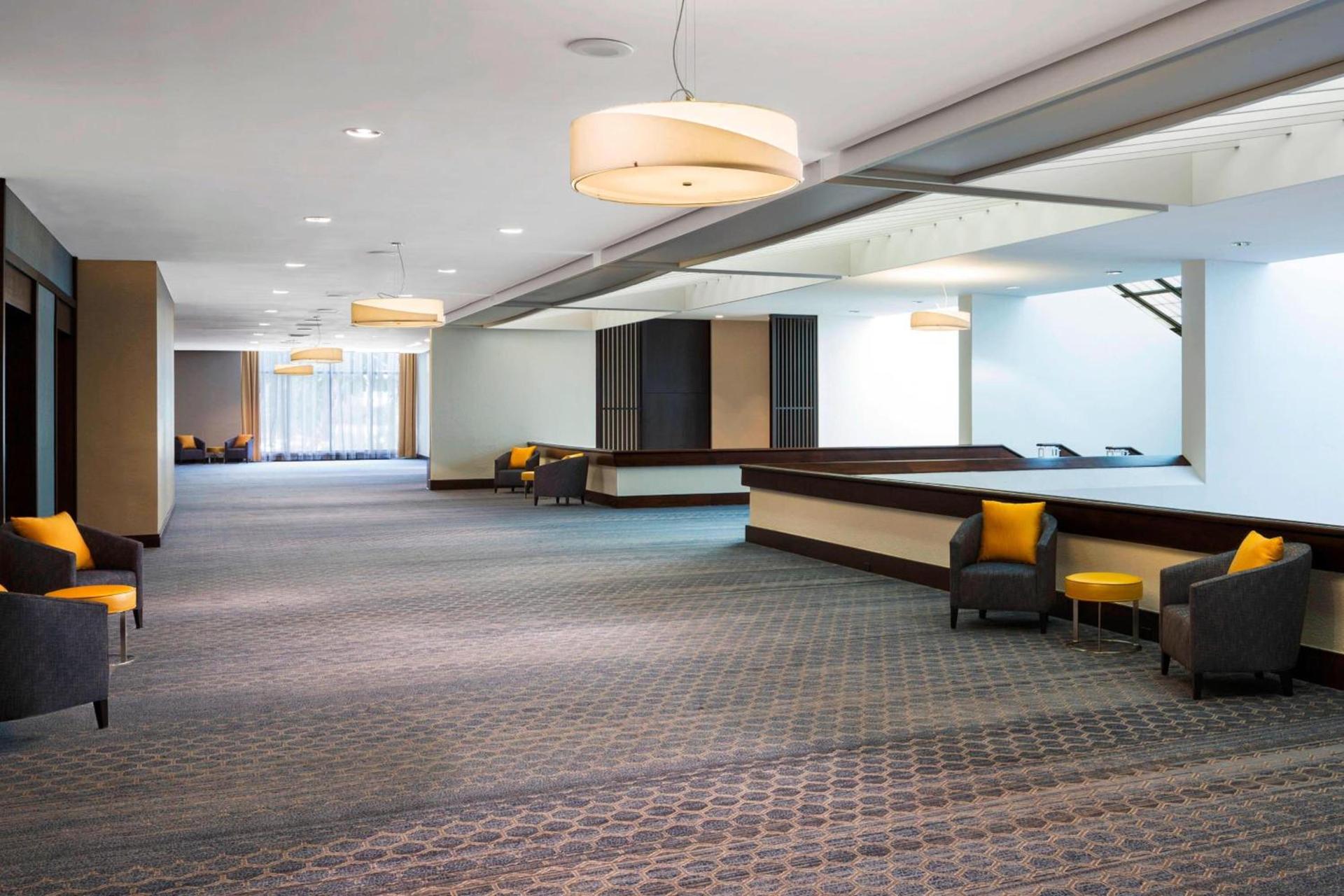 Sheraton Norfolk Waterside Hotel photo 39