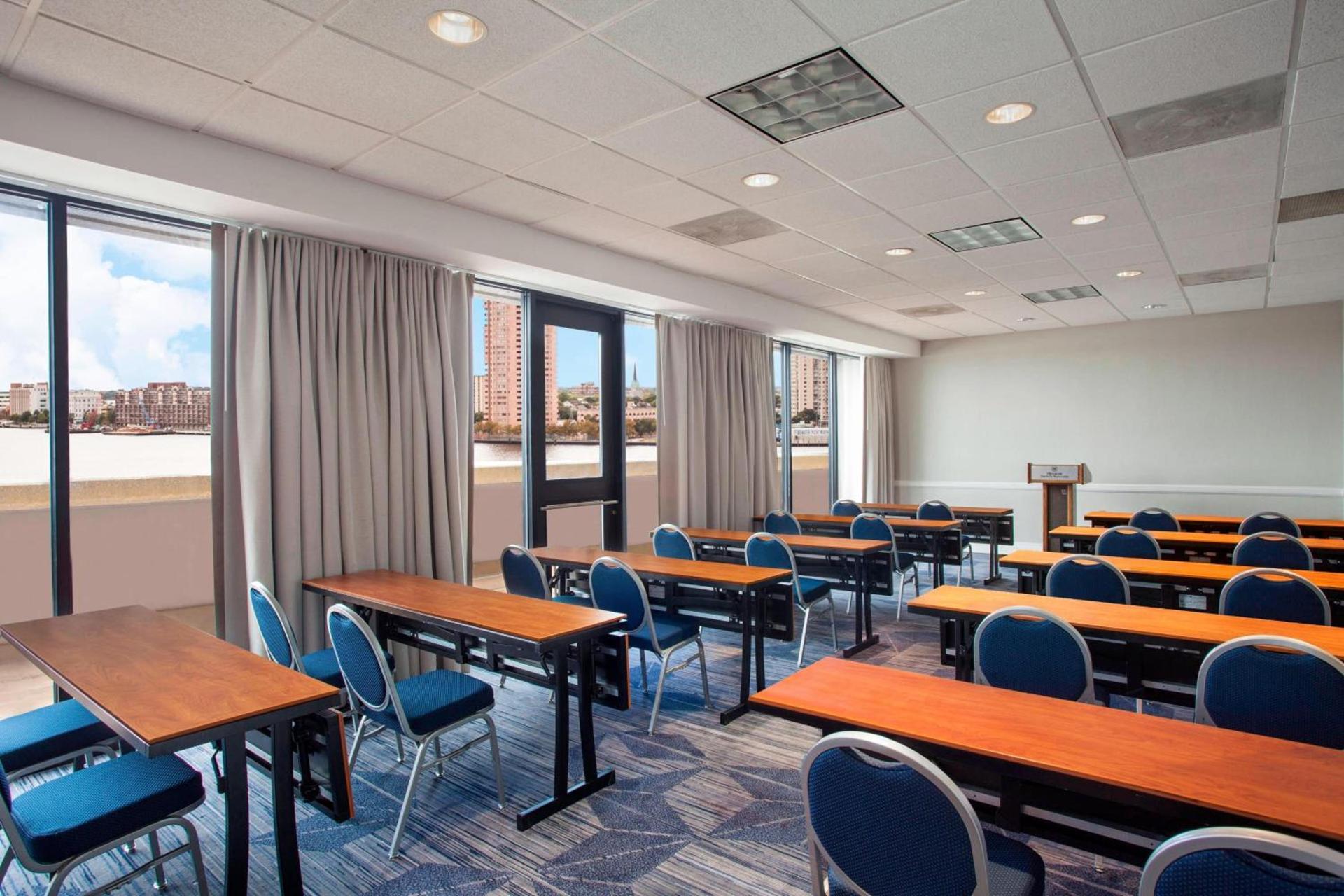 Sheraton Norfolk Waterside Hotel photo 40