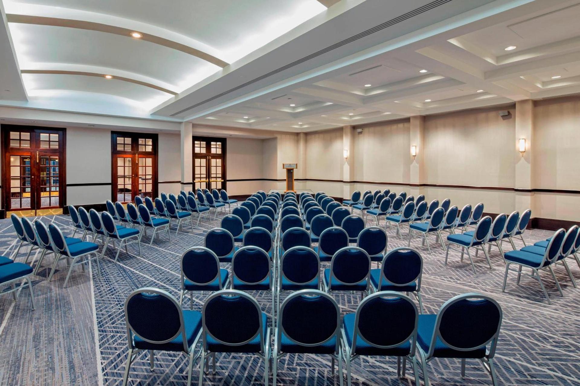 Sheraton Norfolk Waterside Hotel photo 42