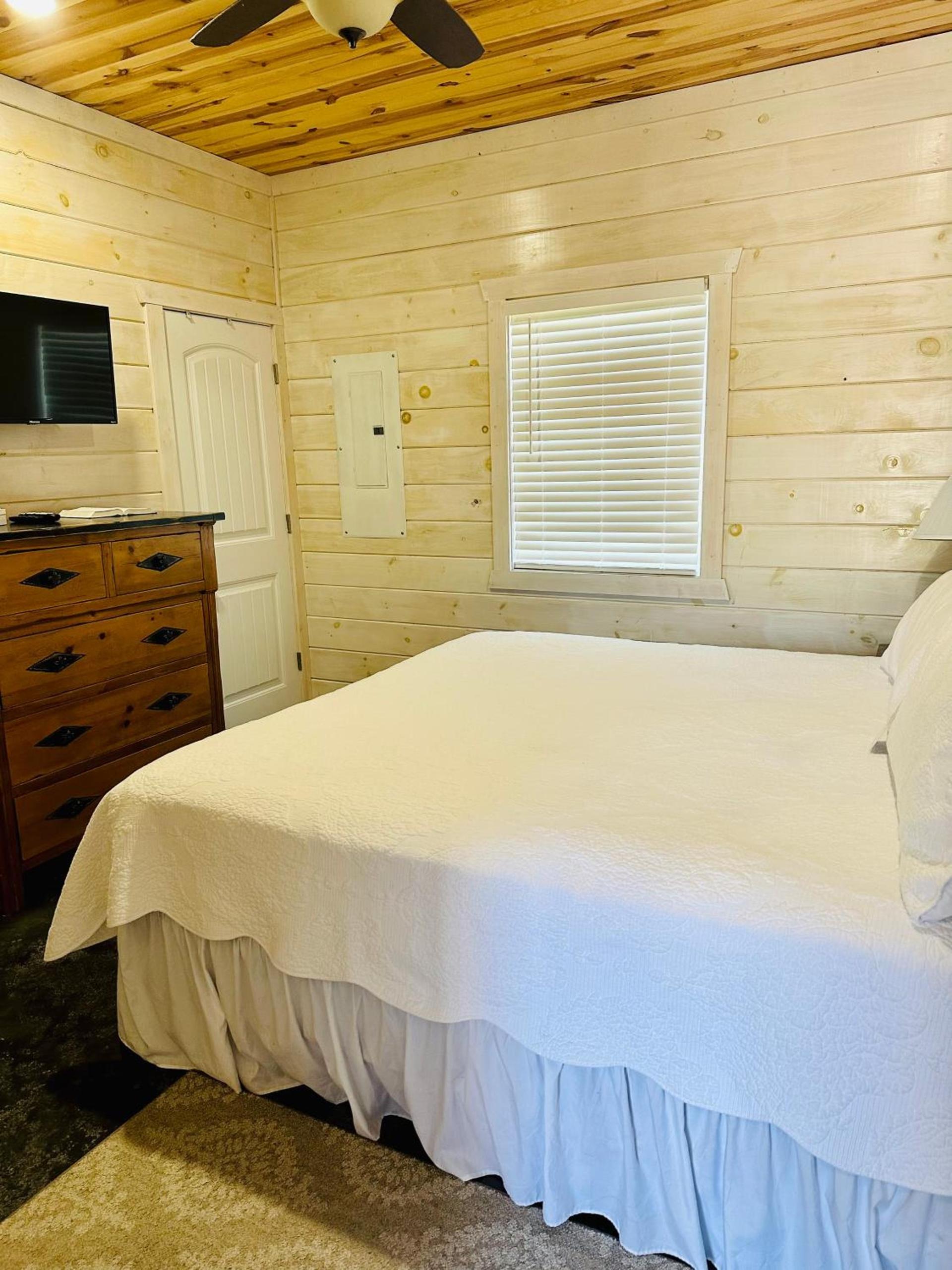 Knotty Squirrel Cabins photo 54