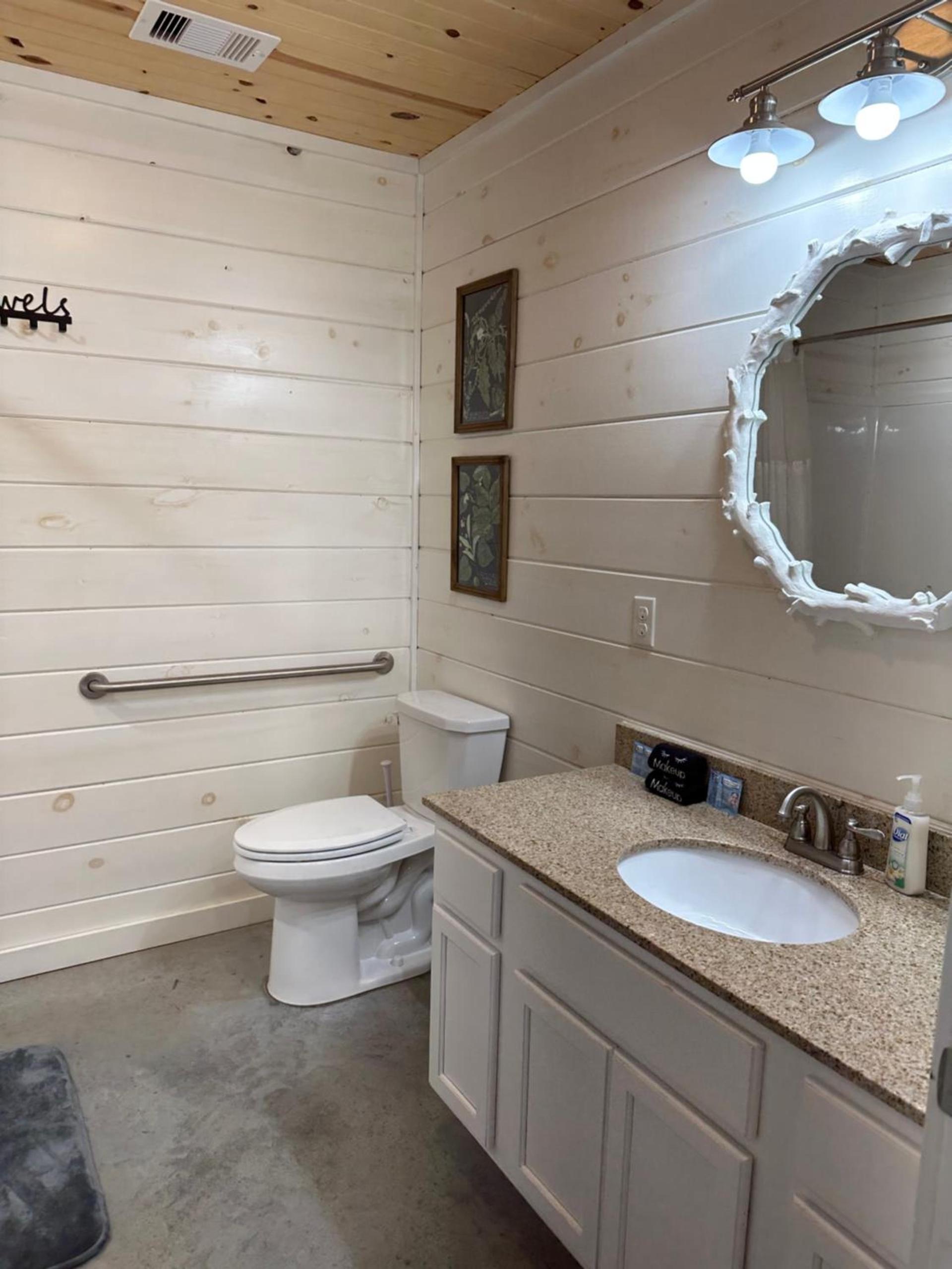 Knotty Squirrel Cabins photo 43