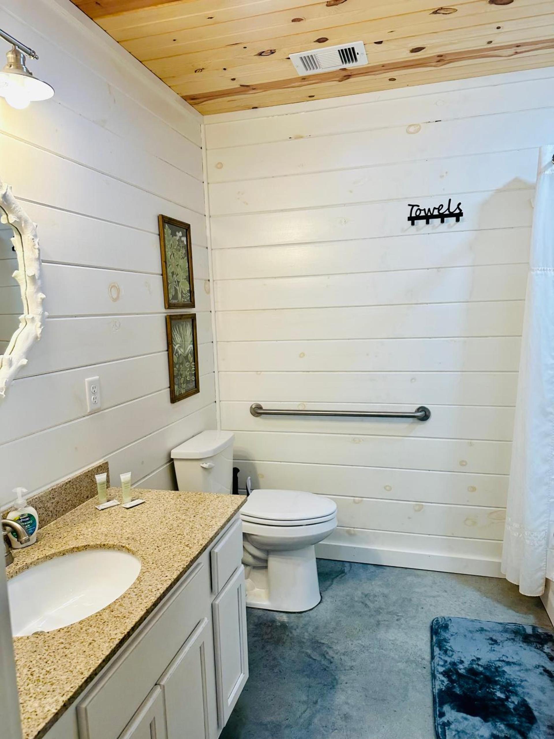 Knotty Squirrel Cabins photo 27
