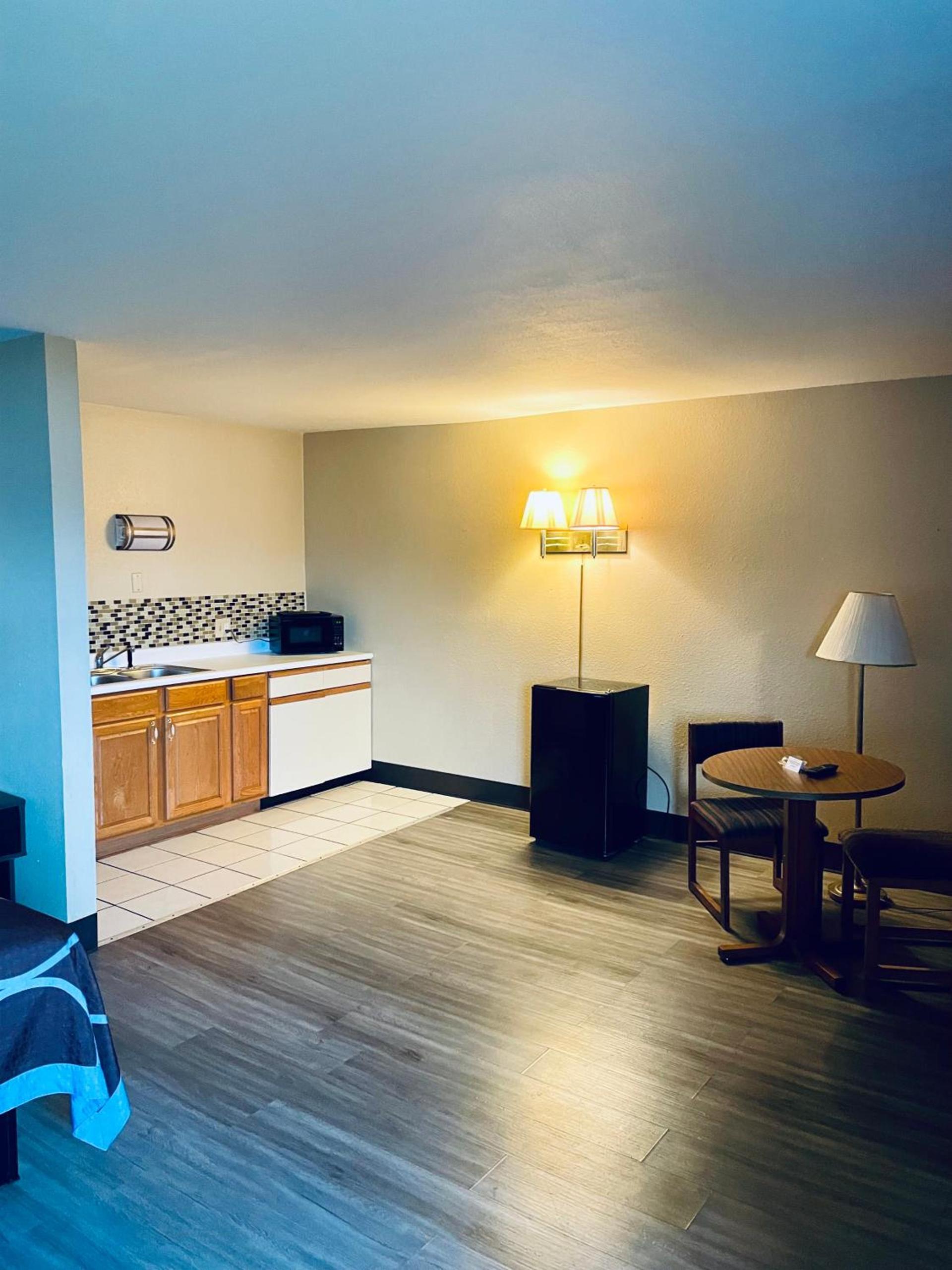 Super 8 by Wyndham Corbin KY photo 17