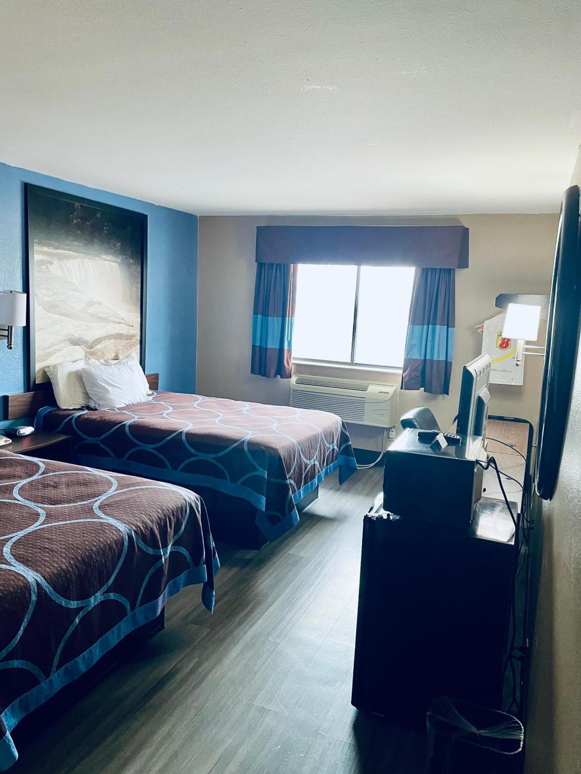 Super 8 by Wyndham Corbin KY photo 10