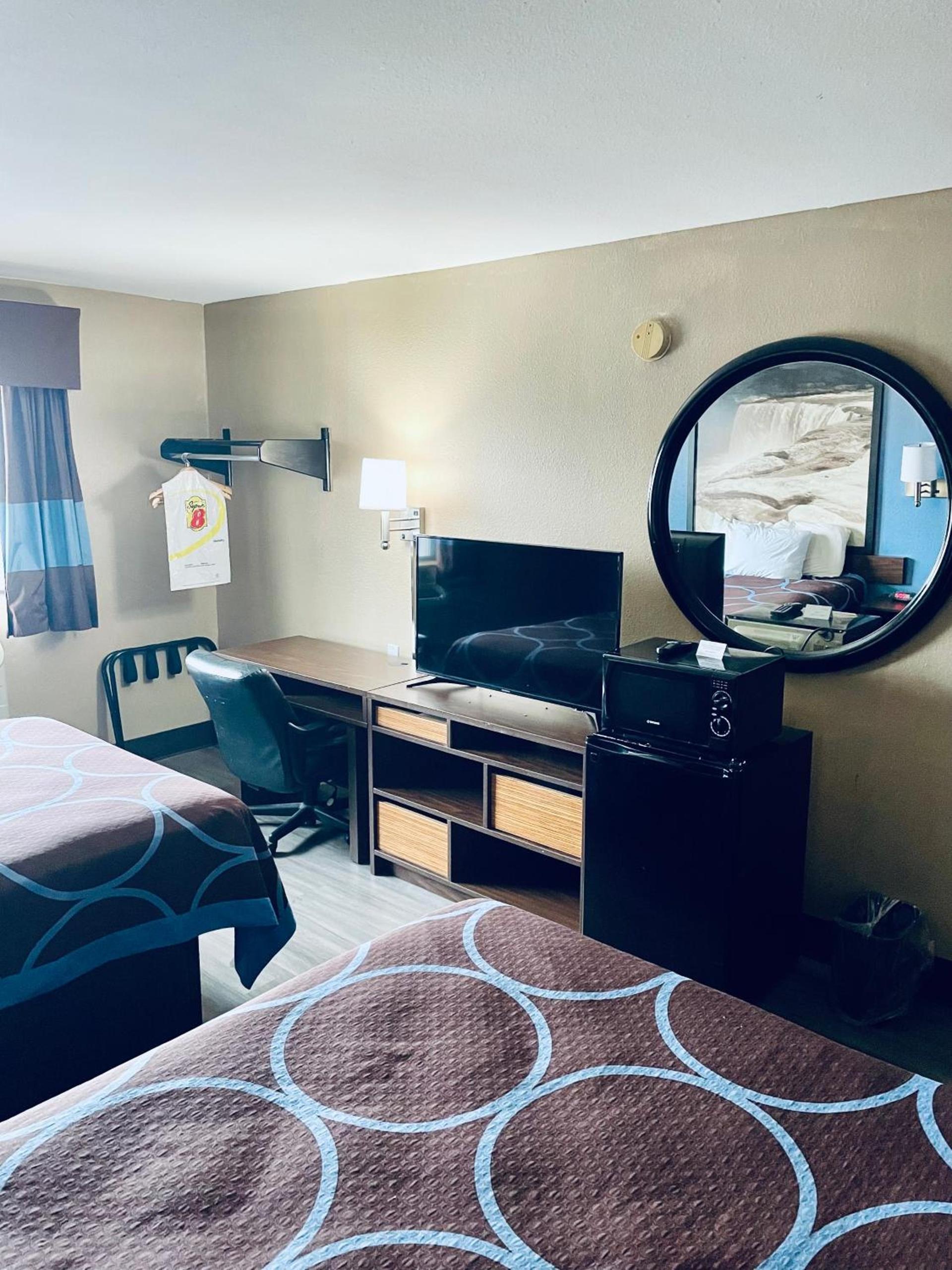 Super 8 by Wyndham Corbin KY photo 9