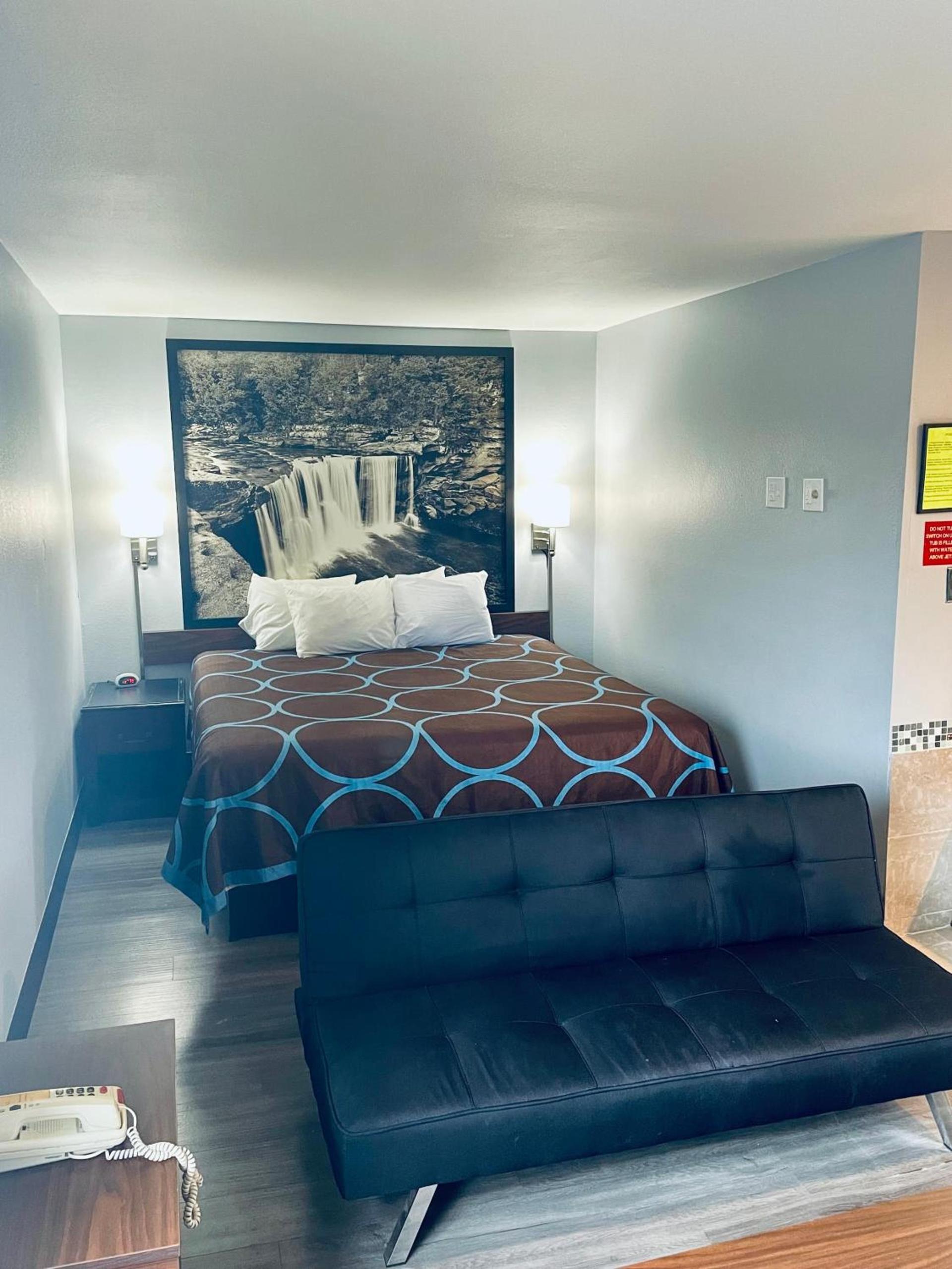 Super 8 by Wyndham Corbin KY photo 19