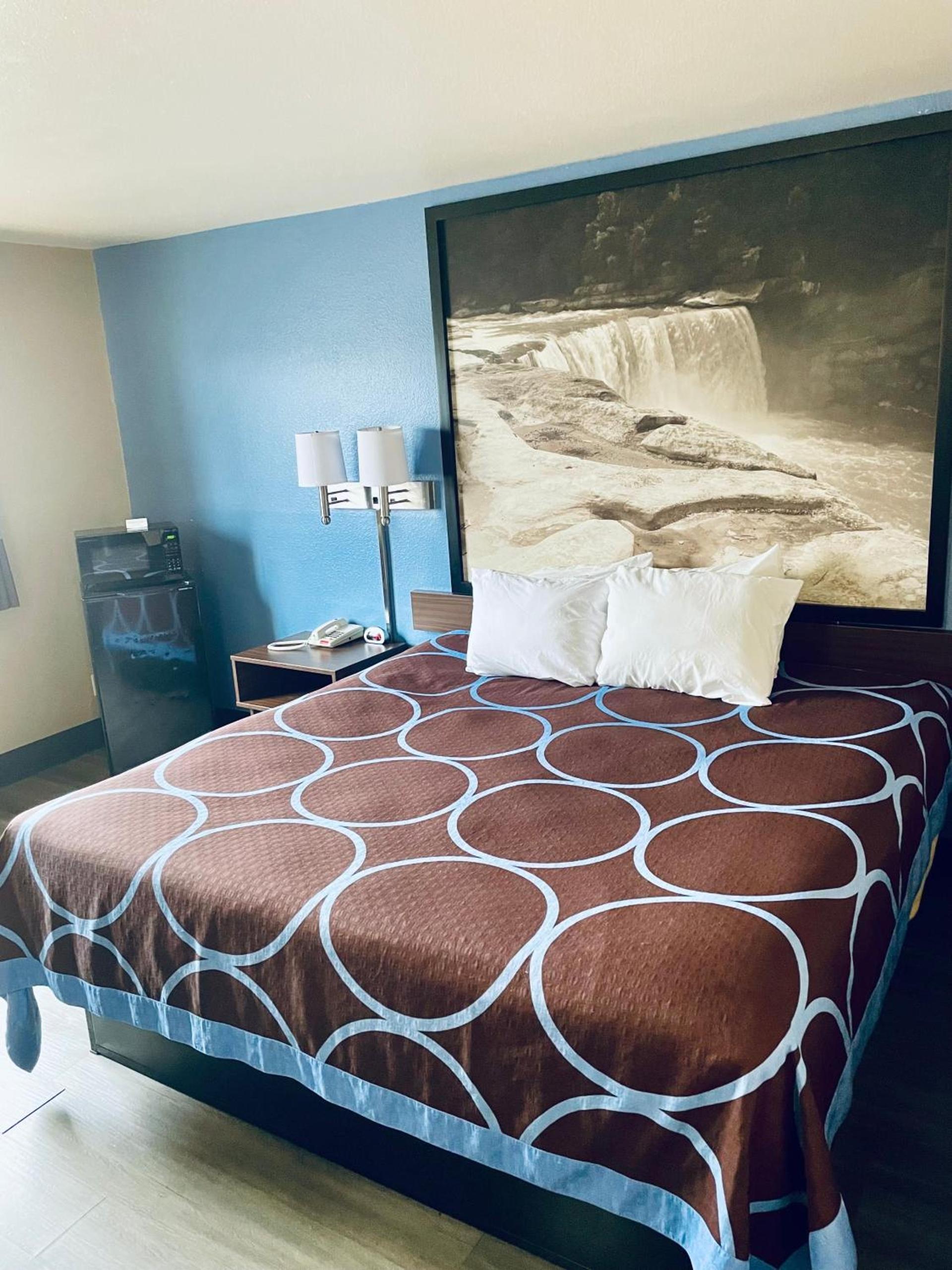 Super 8 by Wyndham Corbin KY photo 11