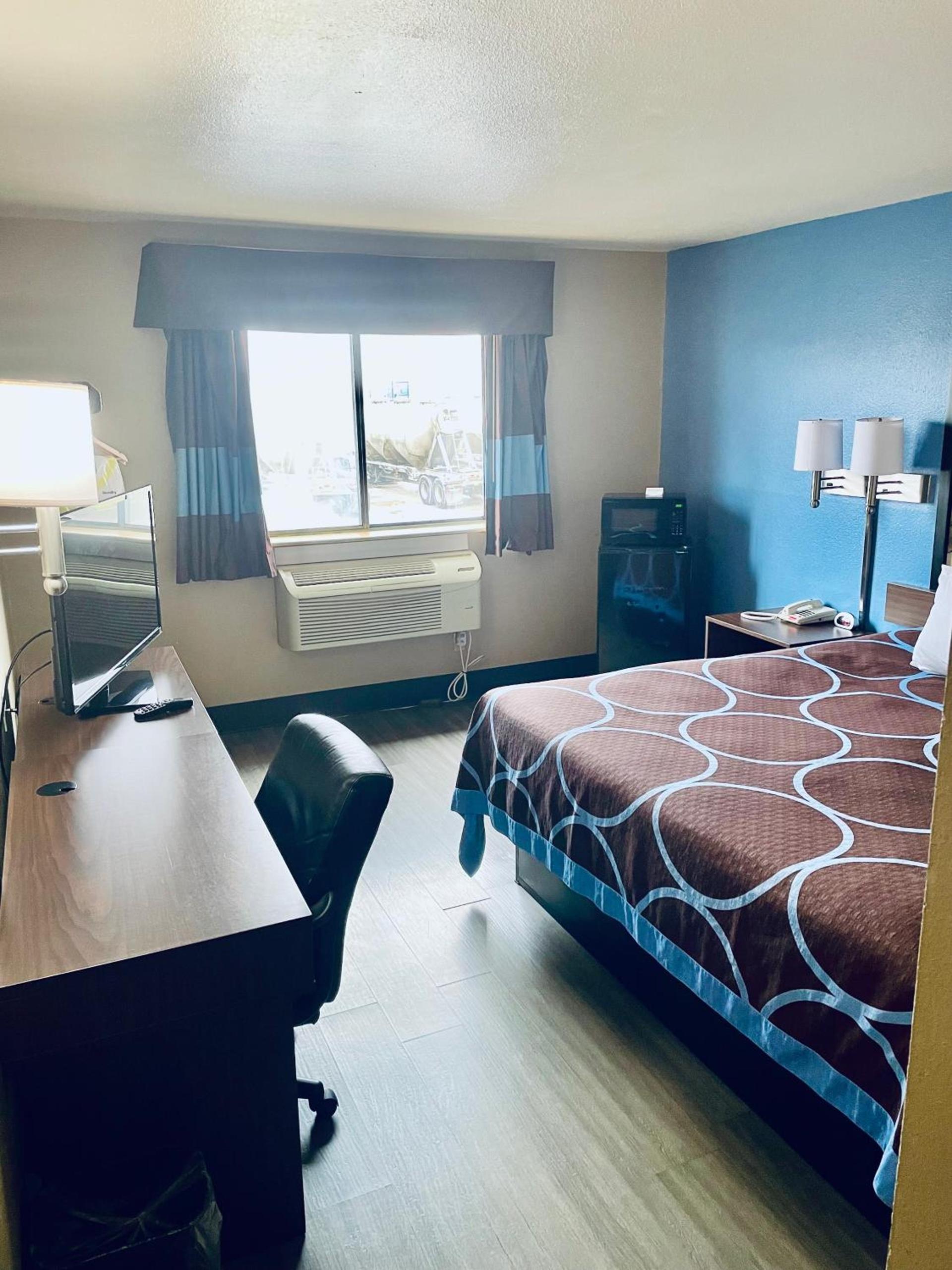 Super 8 by Wyndham Corbin KY photo 13