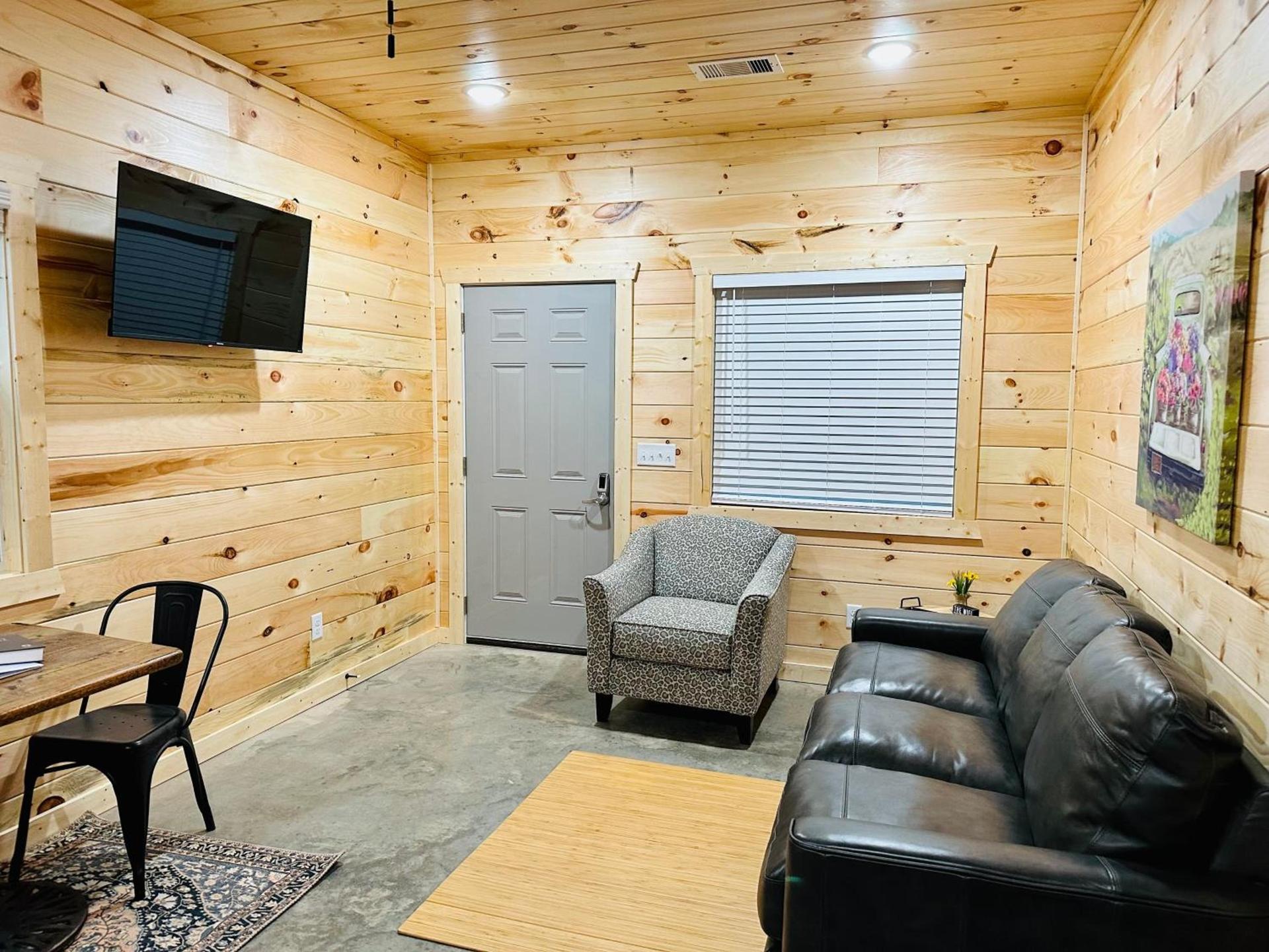 Knotty Squirrel Cabins photo 16
