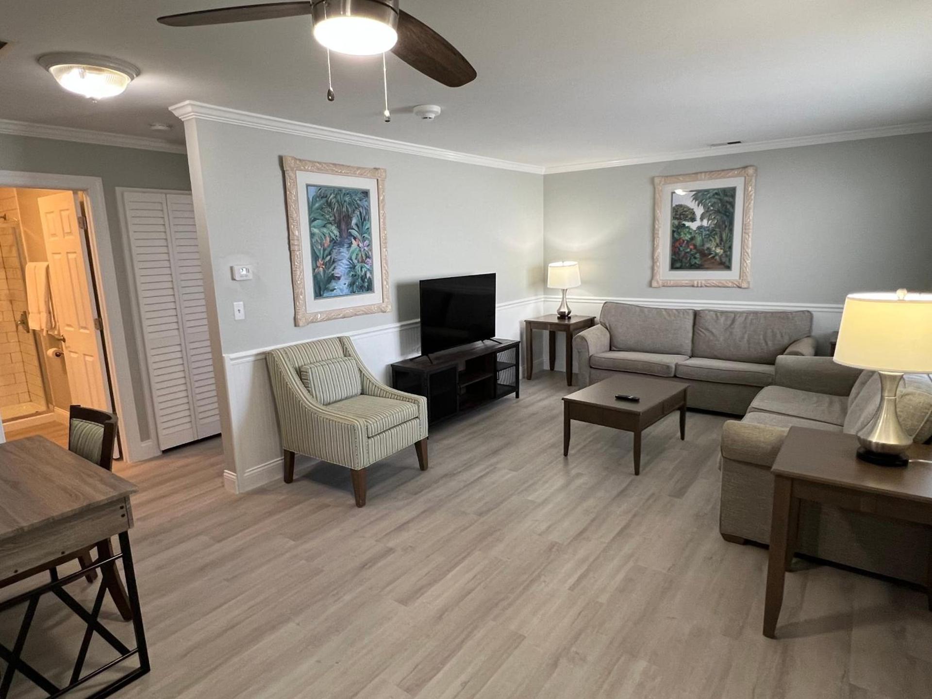 Marco Island Lakeside Inn photo 37