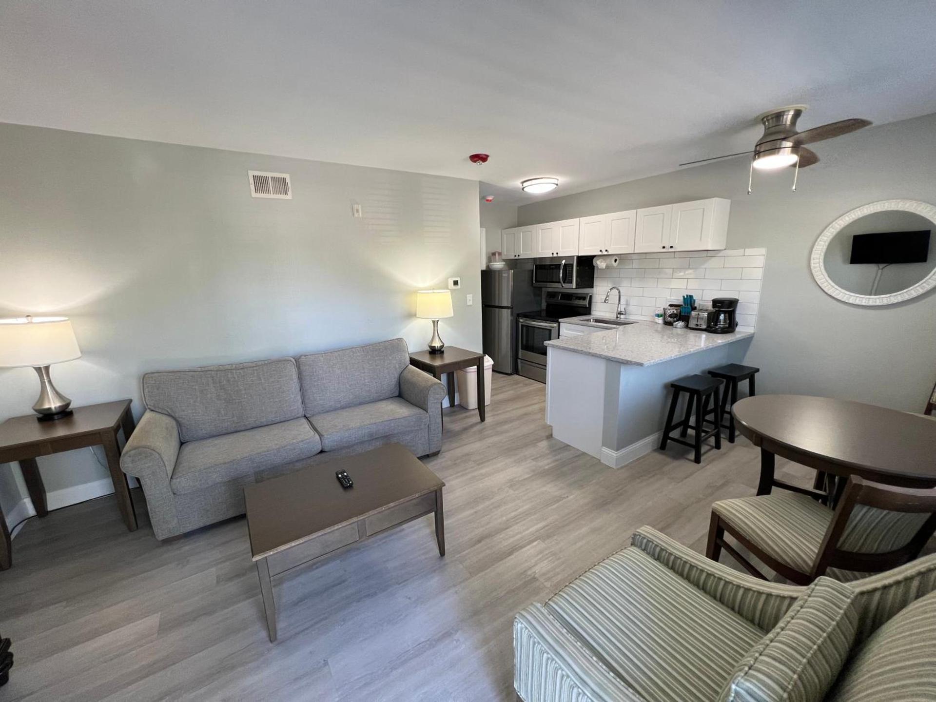 Marco Island Lakeside Inn photo 40