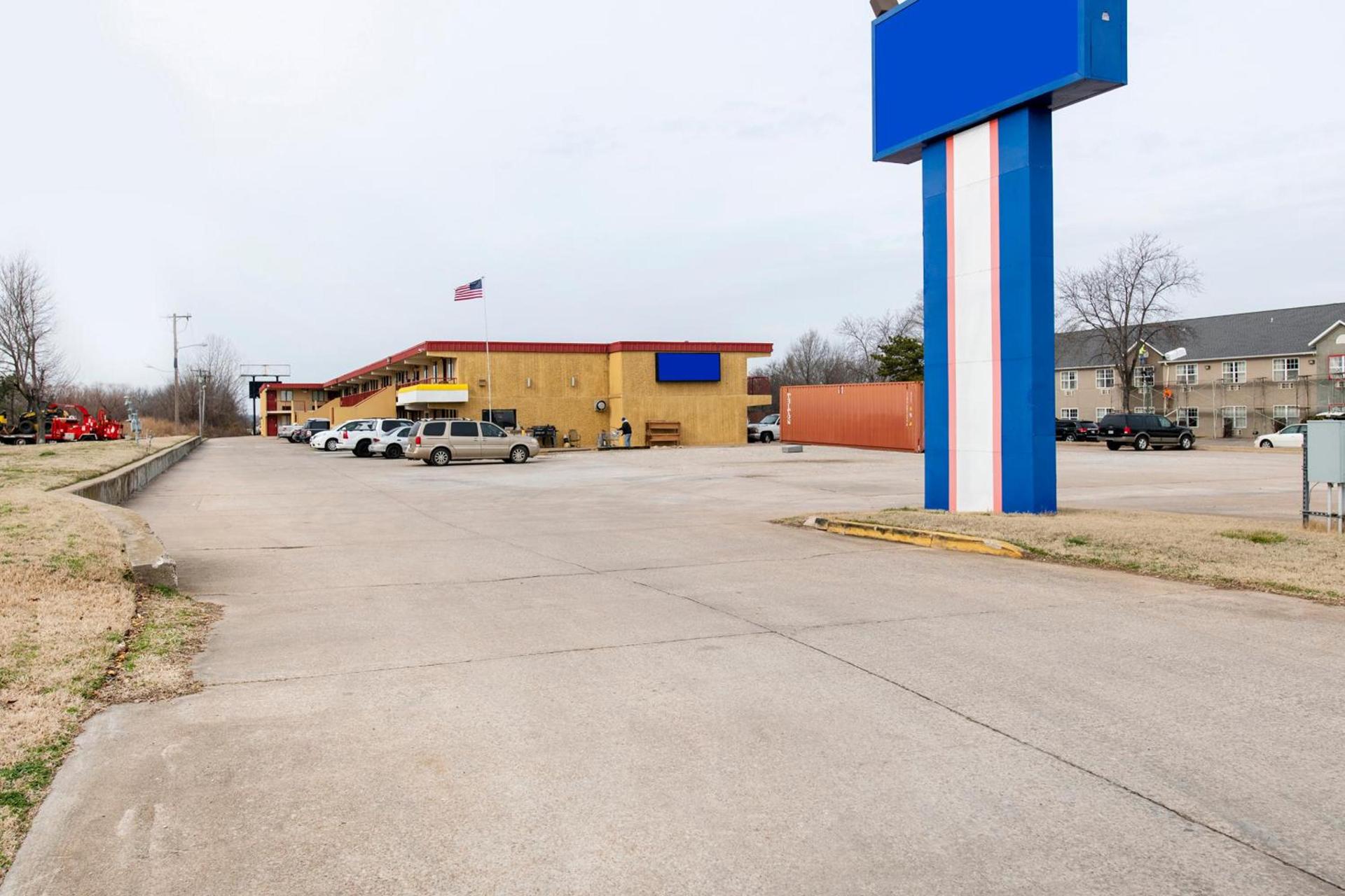OYO Hotel Tulsa International Airport photo 19