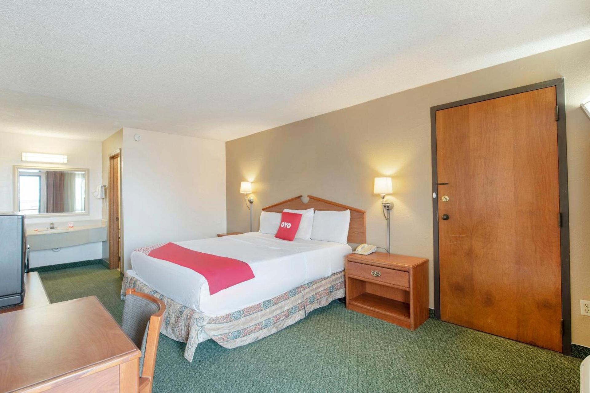 OYO Hotel Tulsa International Airport photo 7