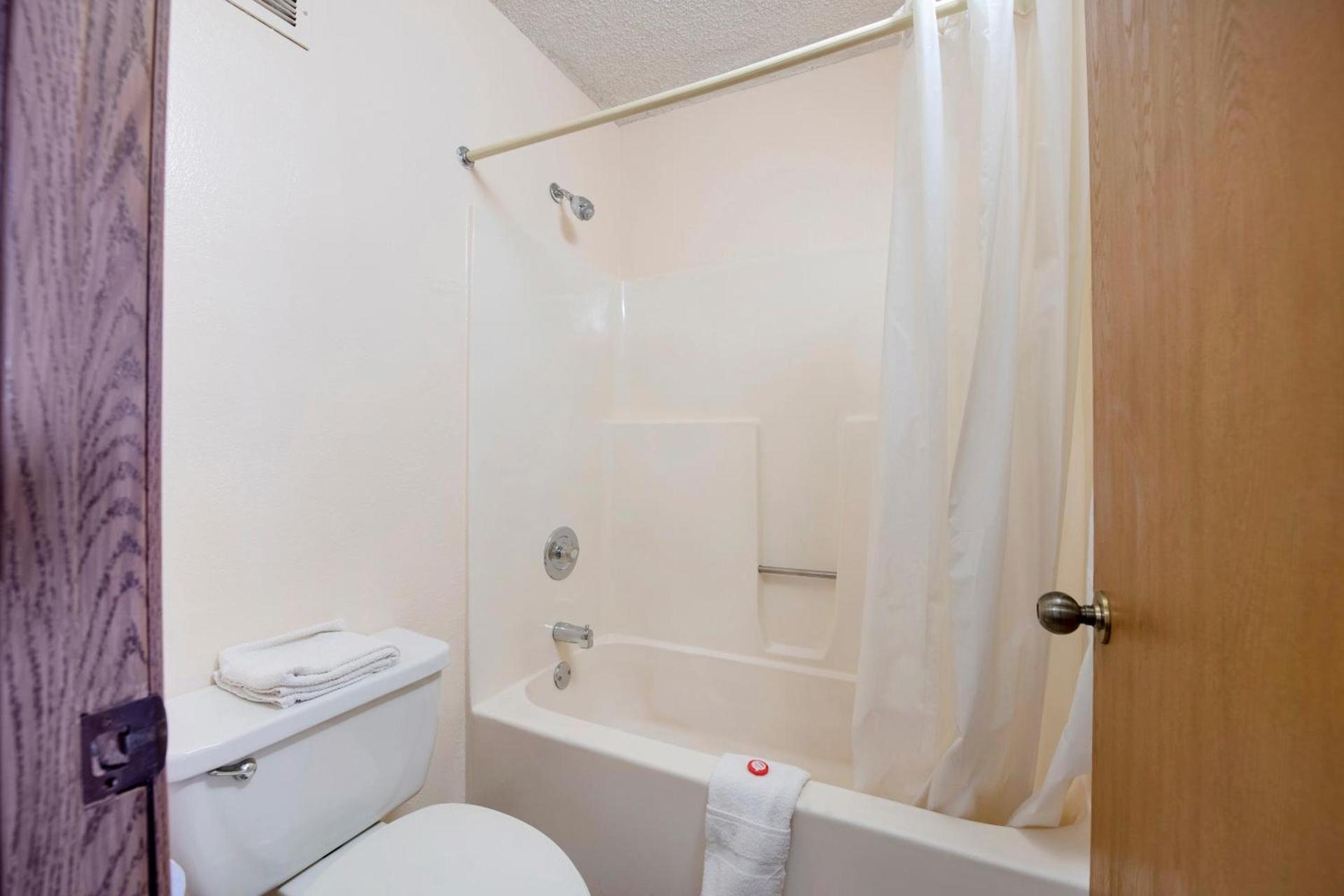 OYO Hotel Tulsa International Airport photo 6
