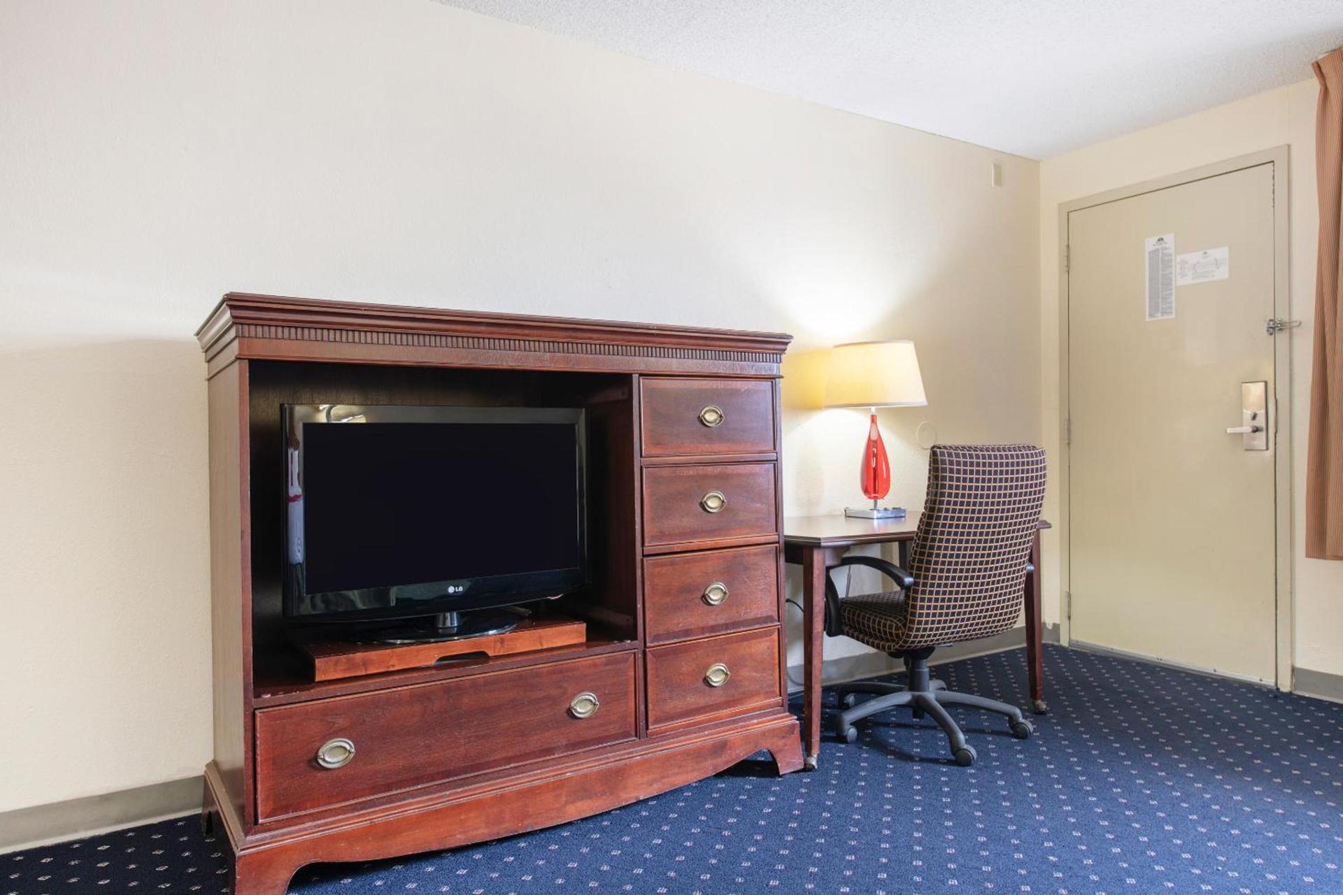 OYO Hotel Tulsa International Airport photo 9