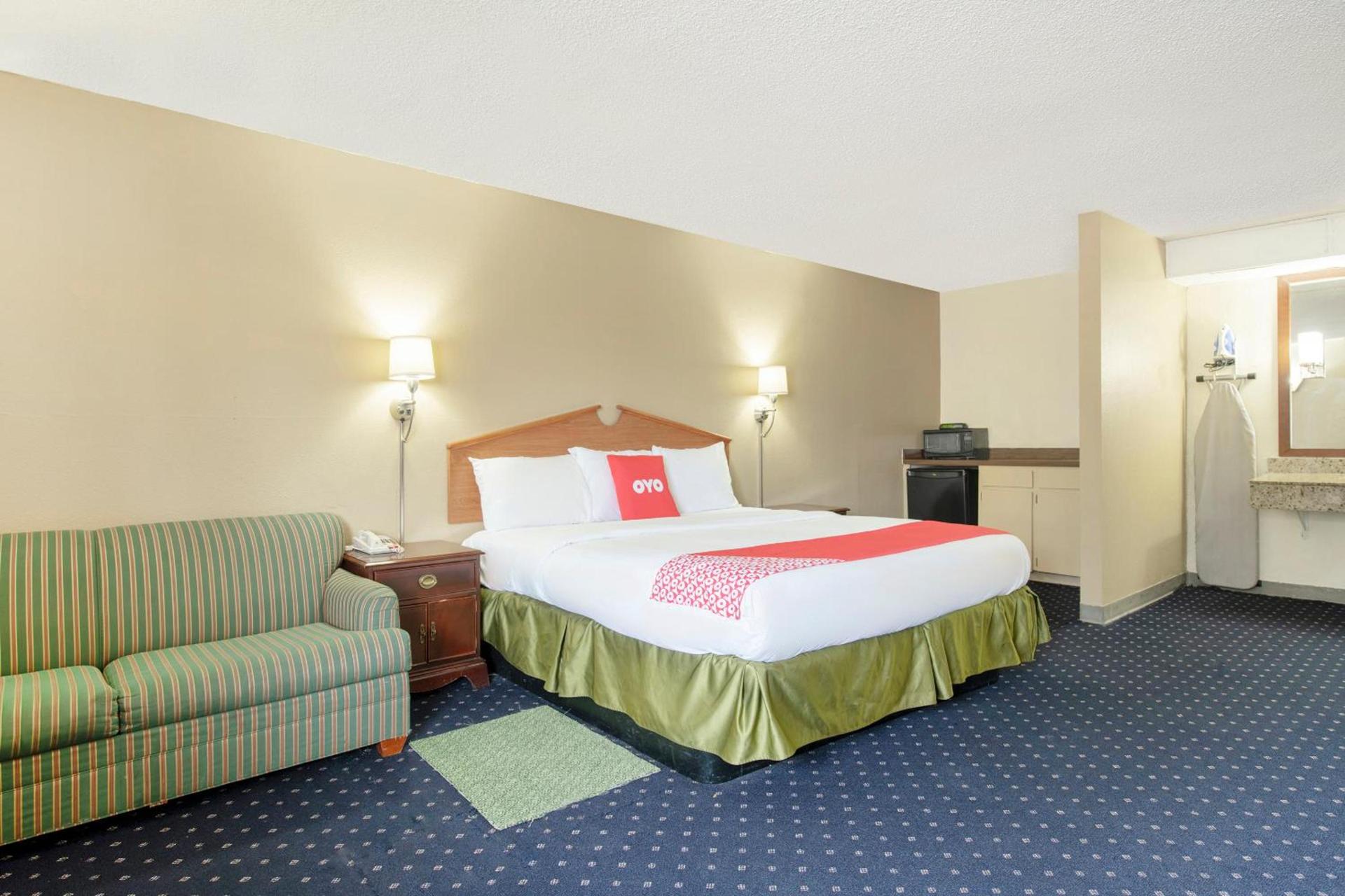 OYO Hotel Tulsa International Airport photo 13