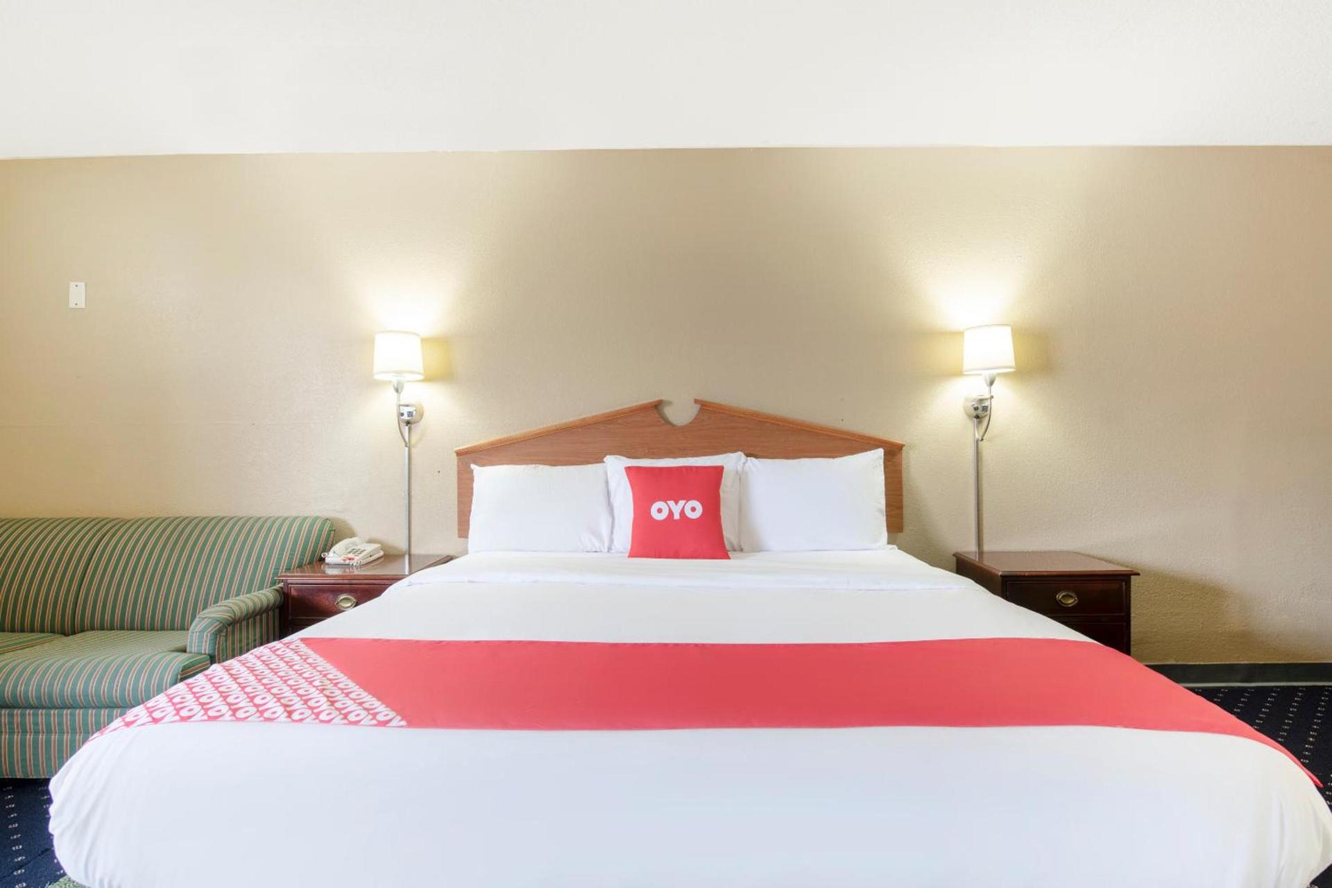 OYO Hotel Tulsa International Airport photo 18