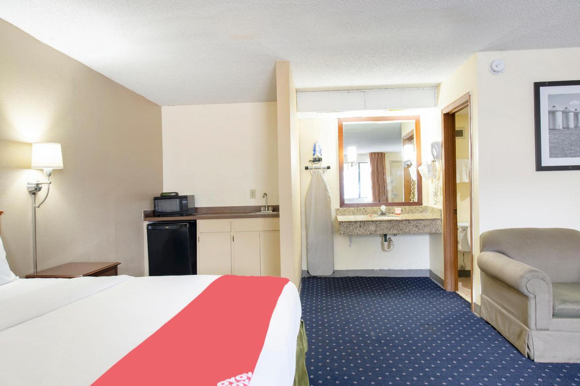 OYO Hotel Tulsa International Airport photo 16