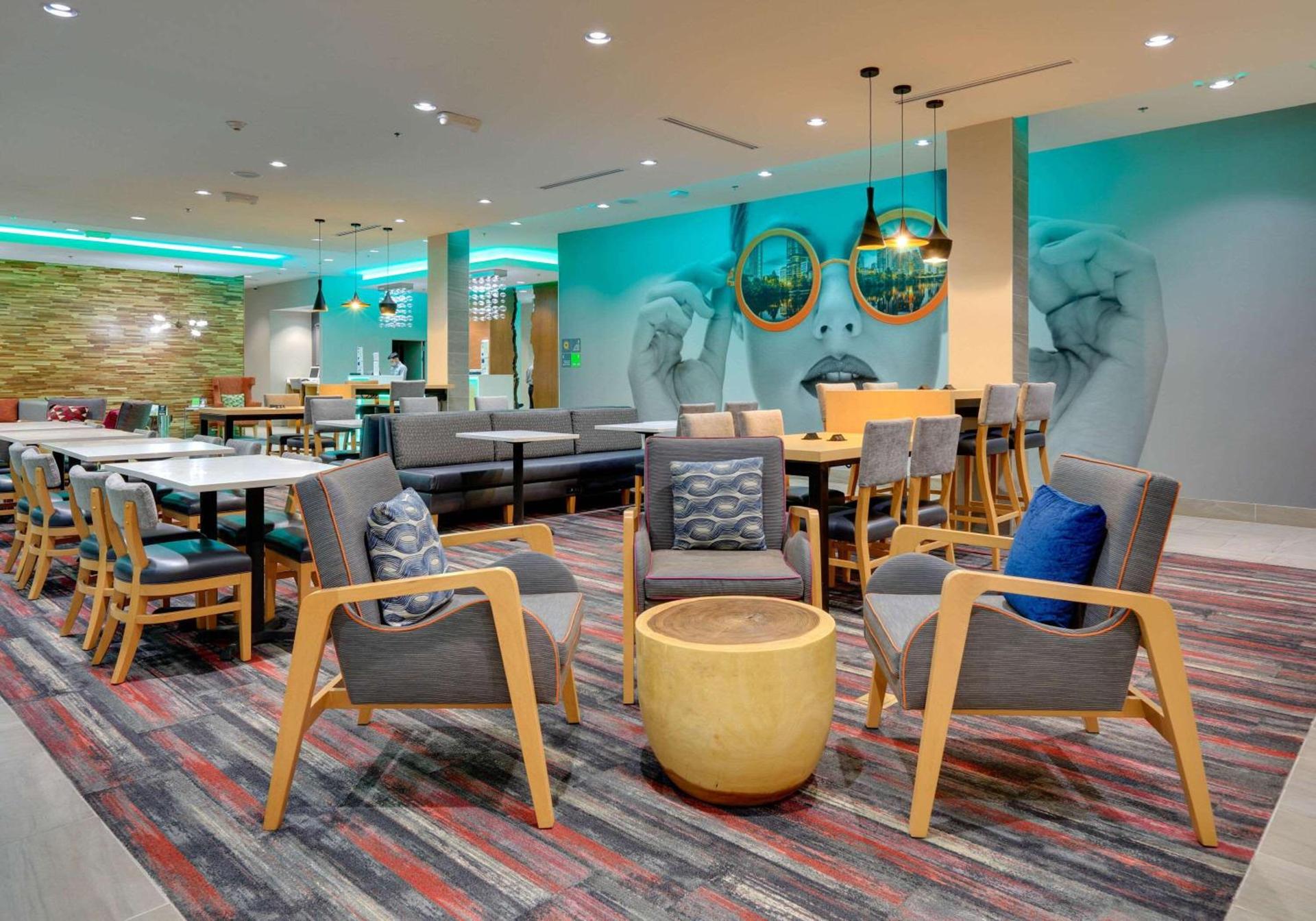 La Quinta Inn & Suites by Wyndham Lakeway photo 4