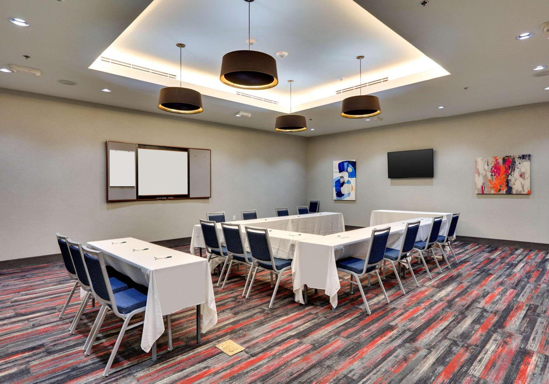 La Quinta Inn & Suites by Wyndham Lakeway photo 8