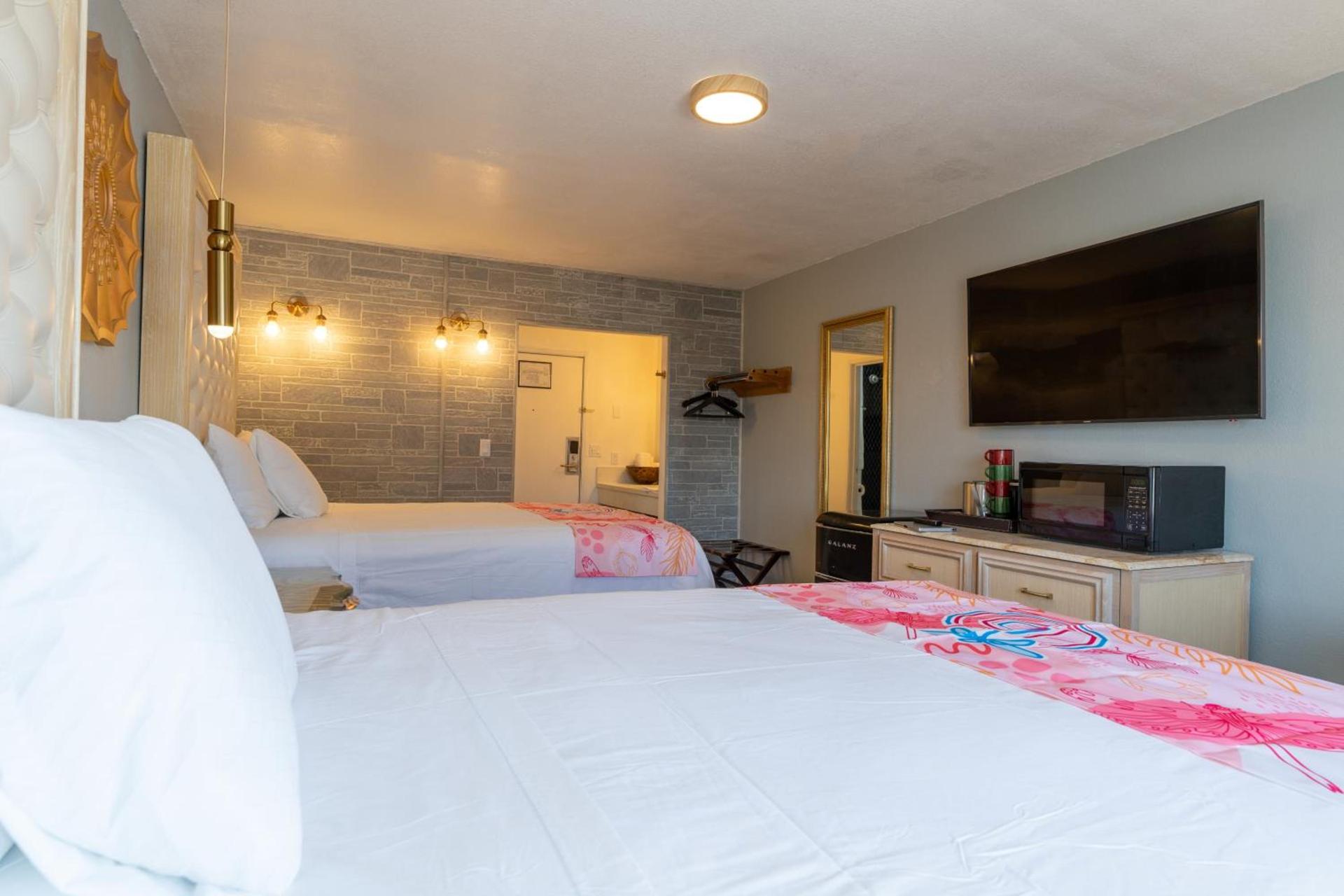 Dragonfly Inn & Suites photo 62