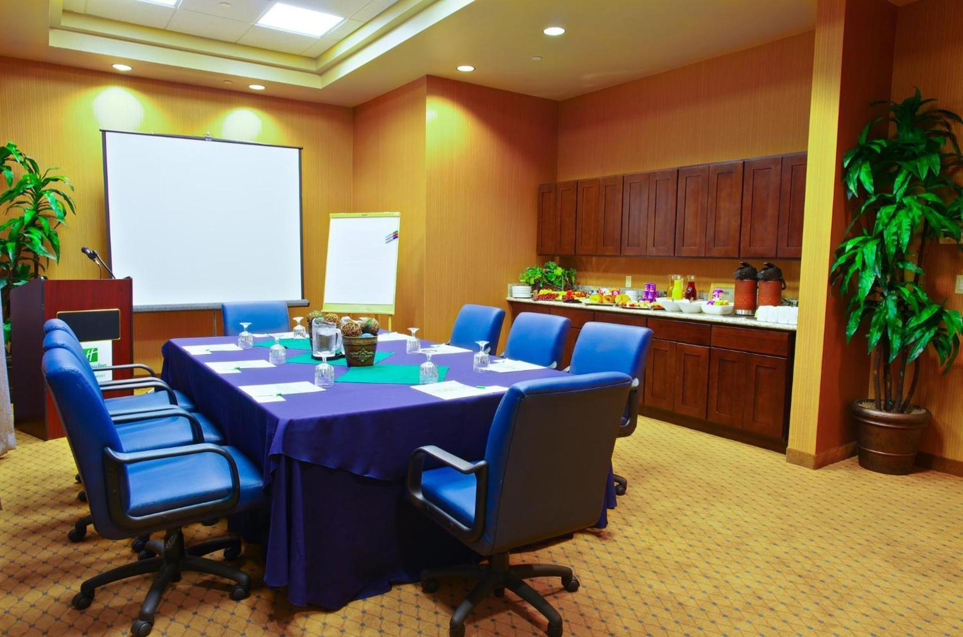 Holiday Inn & Suites Phoenix Airport by IHG photo 11