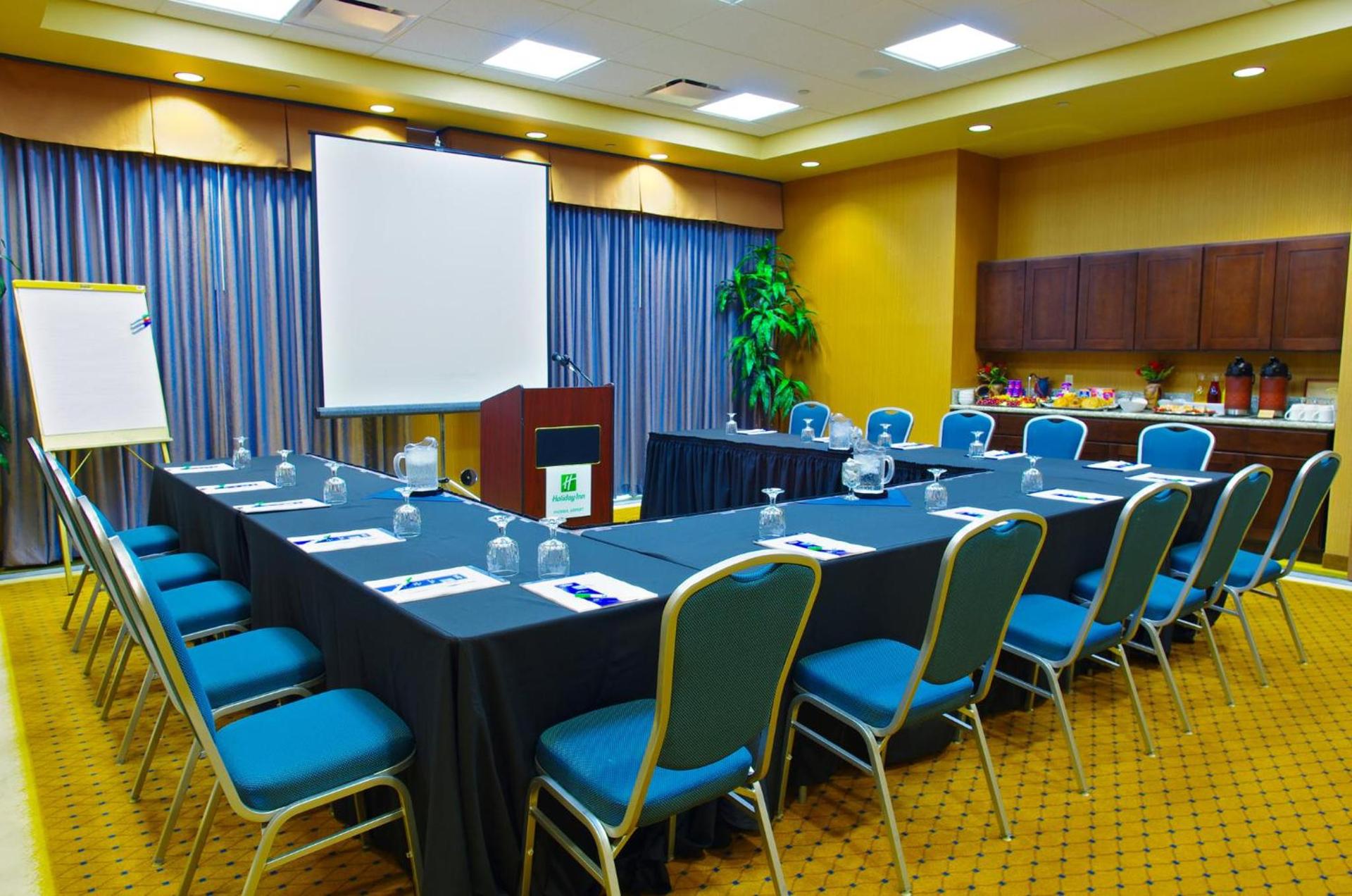 Holiday Inn & Suites Phoenix Airport by IHG photo 10