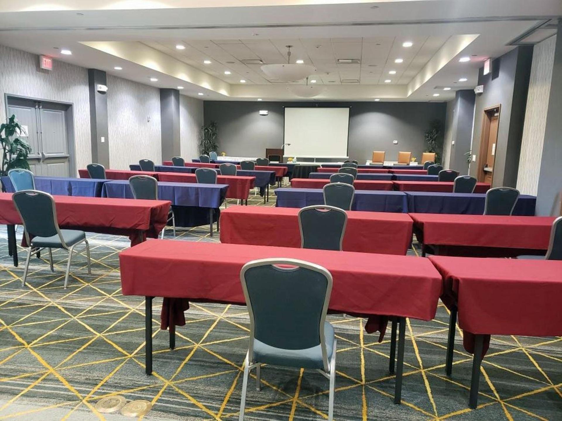 Holiday Inn & Suites Phoenix Airport by IHG photo 19