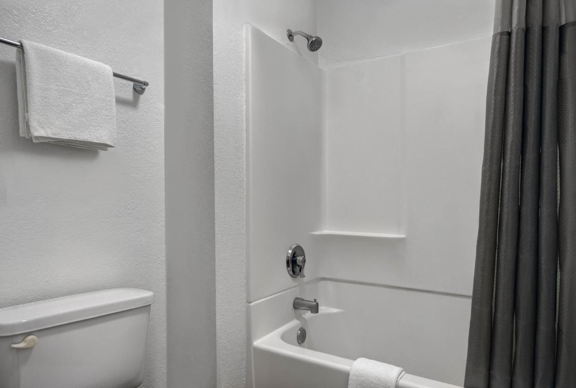 Motel 6-Marina, CA - Monterey photo 32