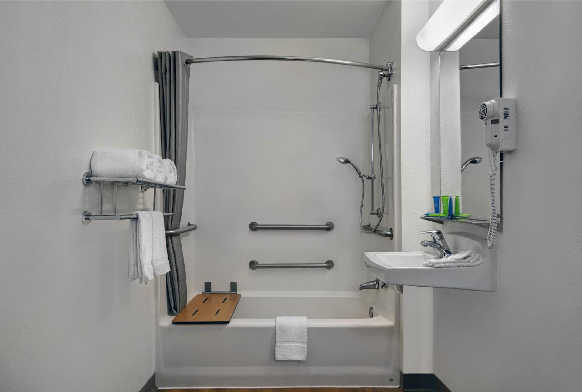 Motel 6-Marina, CA - Monterey photo 33