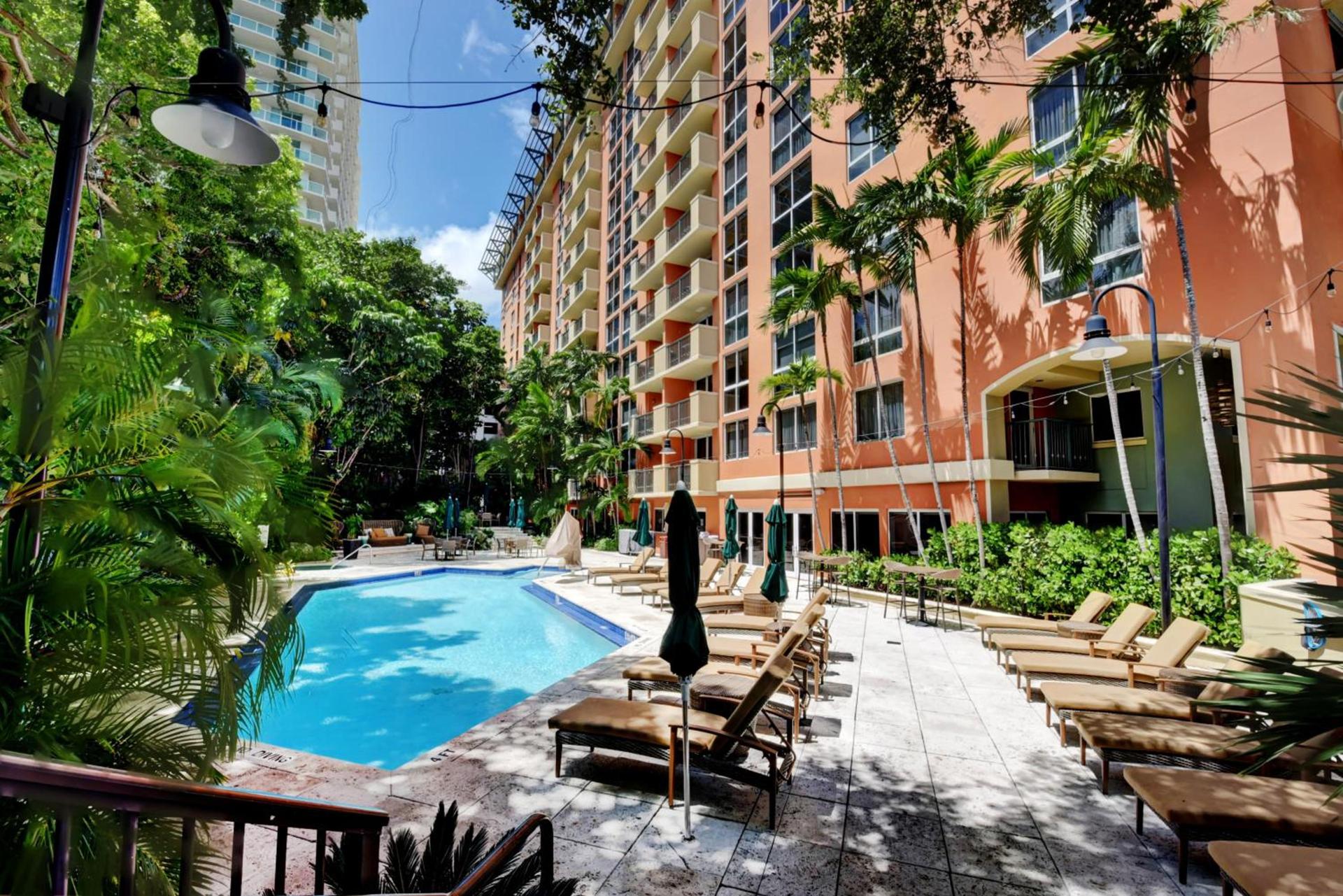 The Mutiny Luxury Suites Hotel photo 2