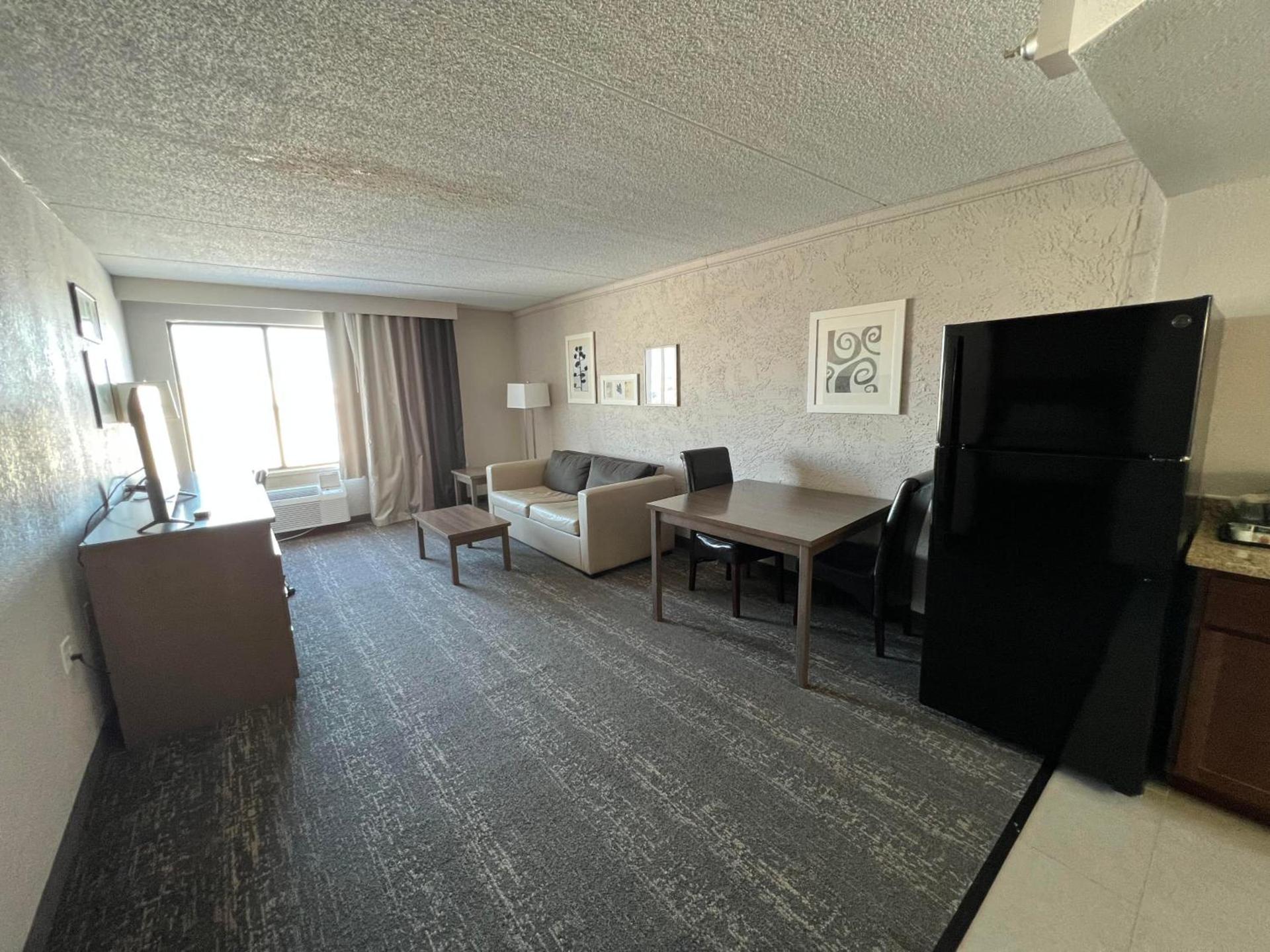 Country Inn & Suites by Radisson, Mt Pleasant-Racine West, WI photo 93