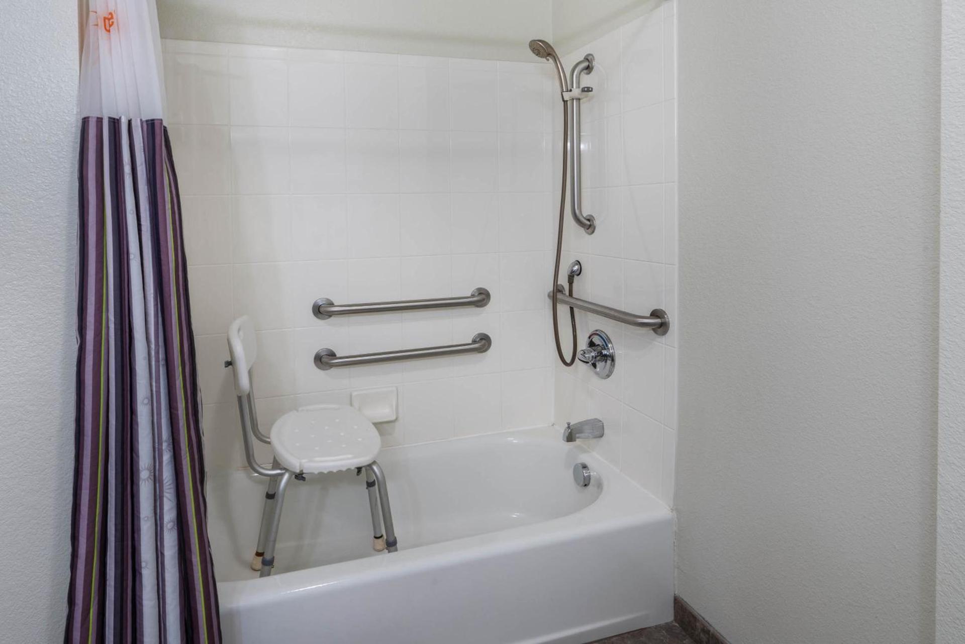 La Quinta Inn & Suites by Wyndham Loveland Estes Park photo 40