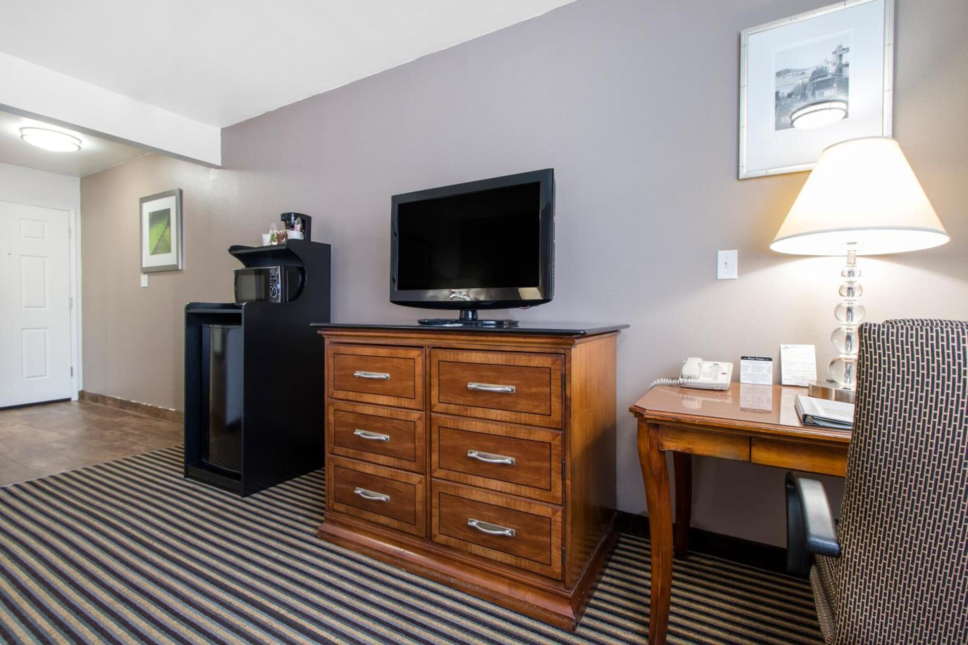 Ramada Bayside Inn & Suites Eureka photo 7