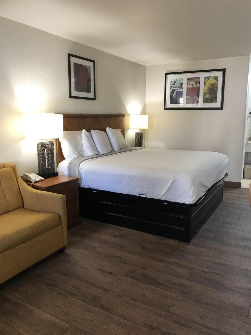 Cedar Creek Inn photo 2