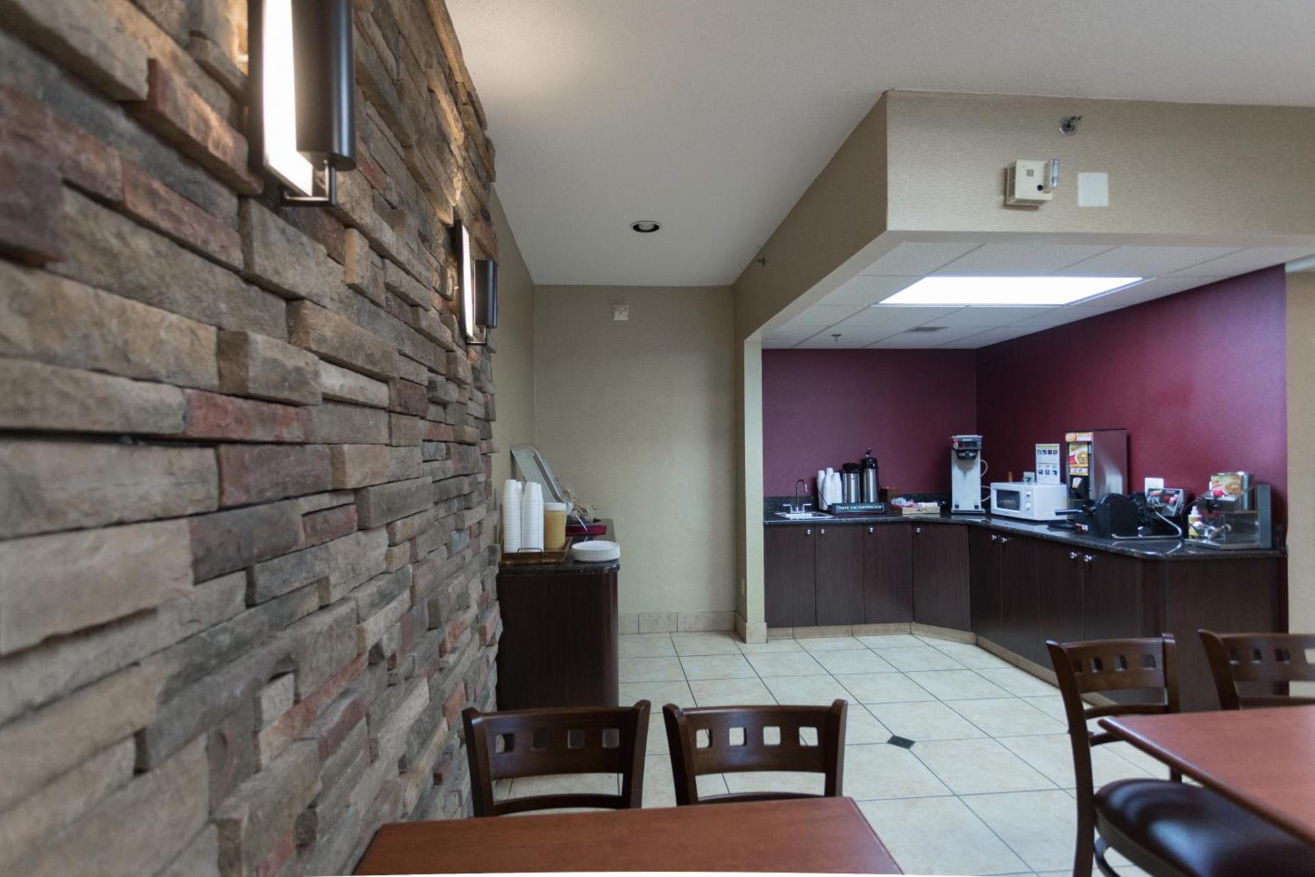Travelodge by Wyndham Romulus Detroit Airport photo 5