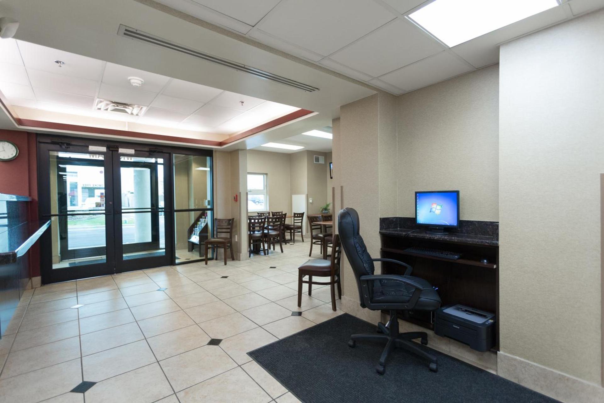 Travelodge by Wyndham Romulus Detroit Airport photo 13