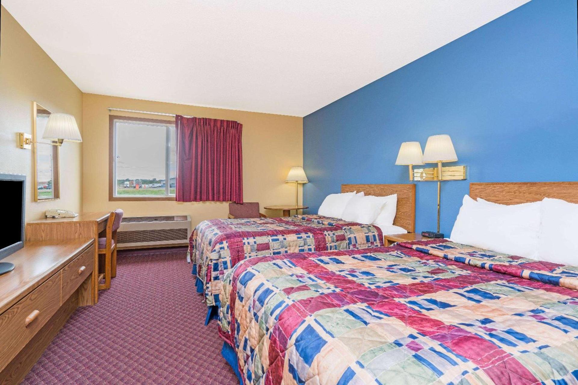 Days Inn by Wyndham West-Eau Claire photo 5