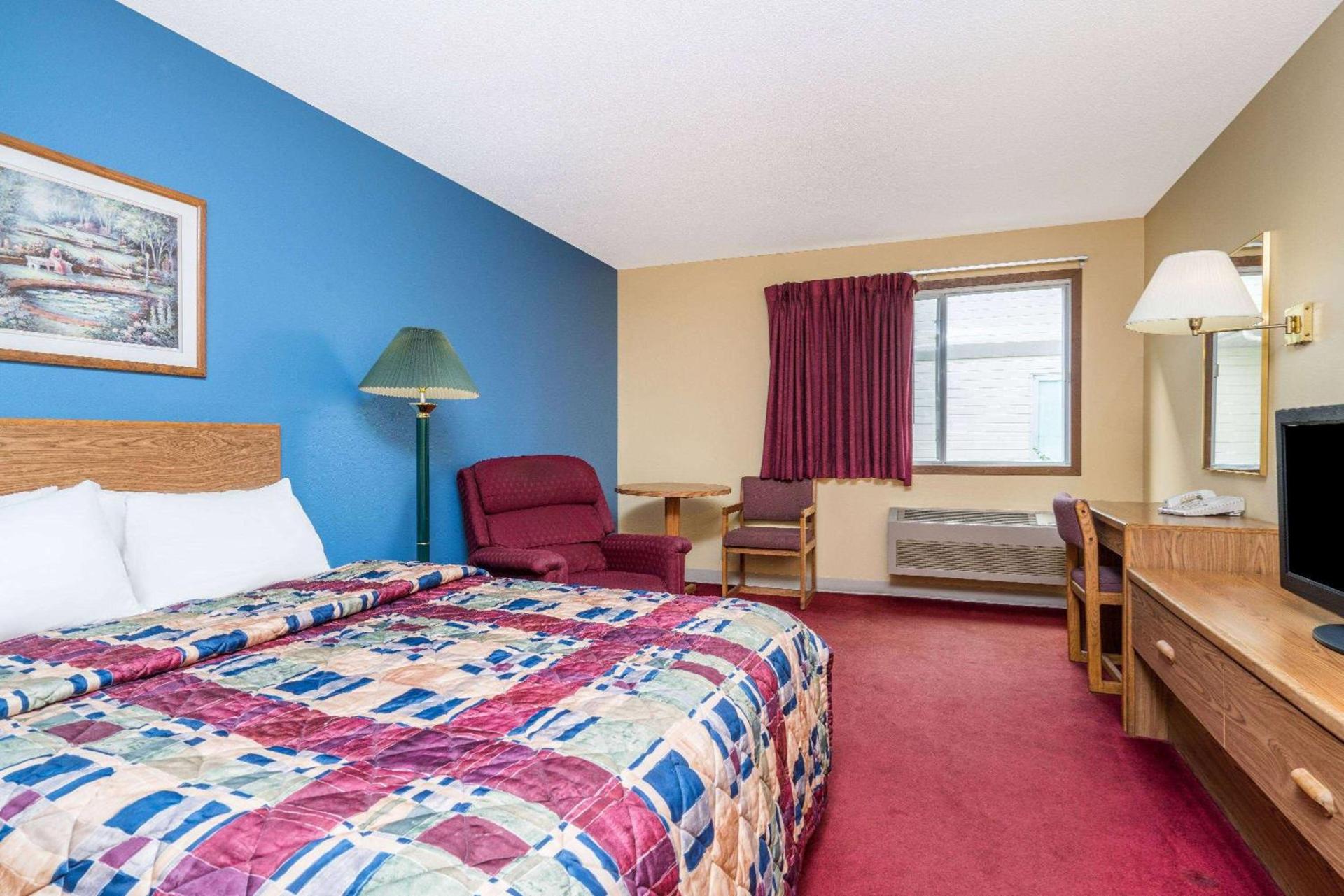 Days Inn by Wyndham West-Eau Claire photo 6