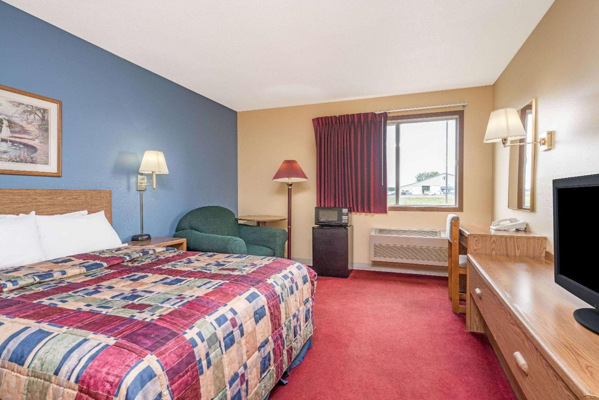 Days Inn by Wyndham West-Eau Claire photo 8
