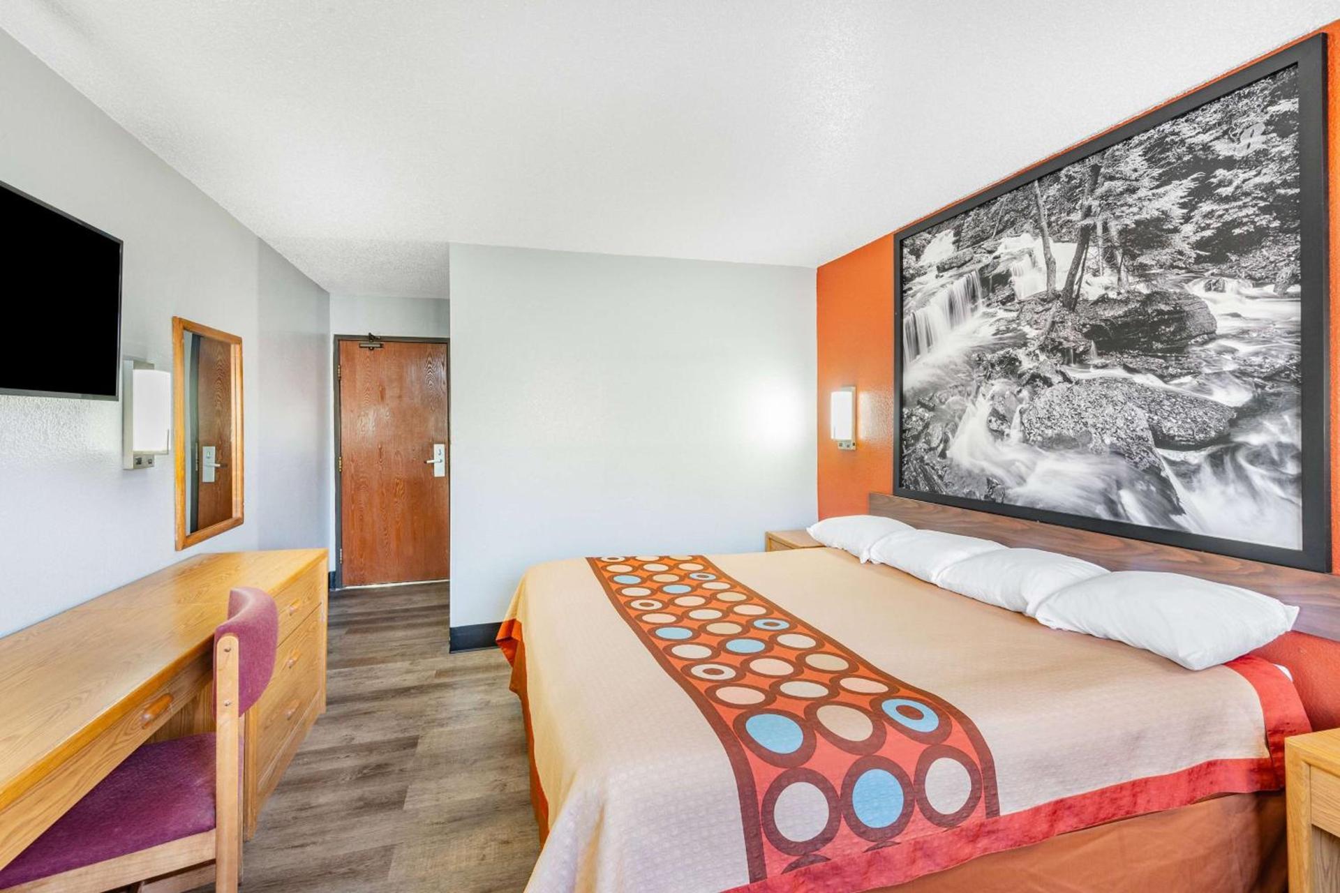 Super 8 by Wyndham Waynesburg photo 19