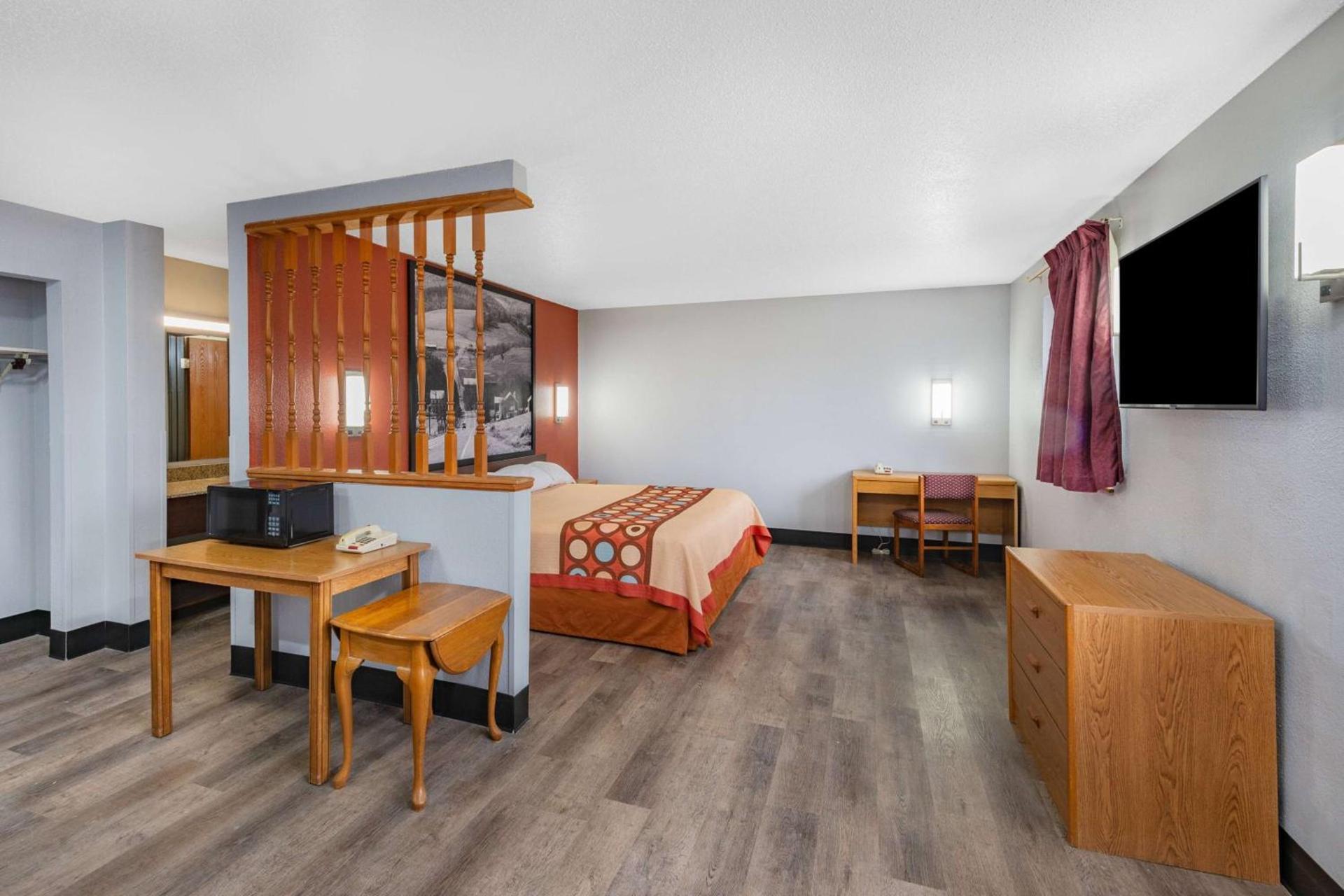 Super 8 by Wyndham Waynesburg photo 24