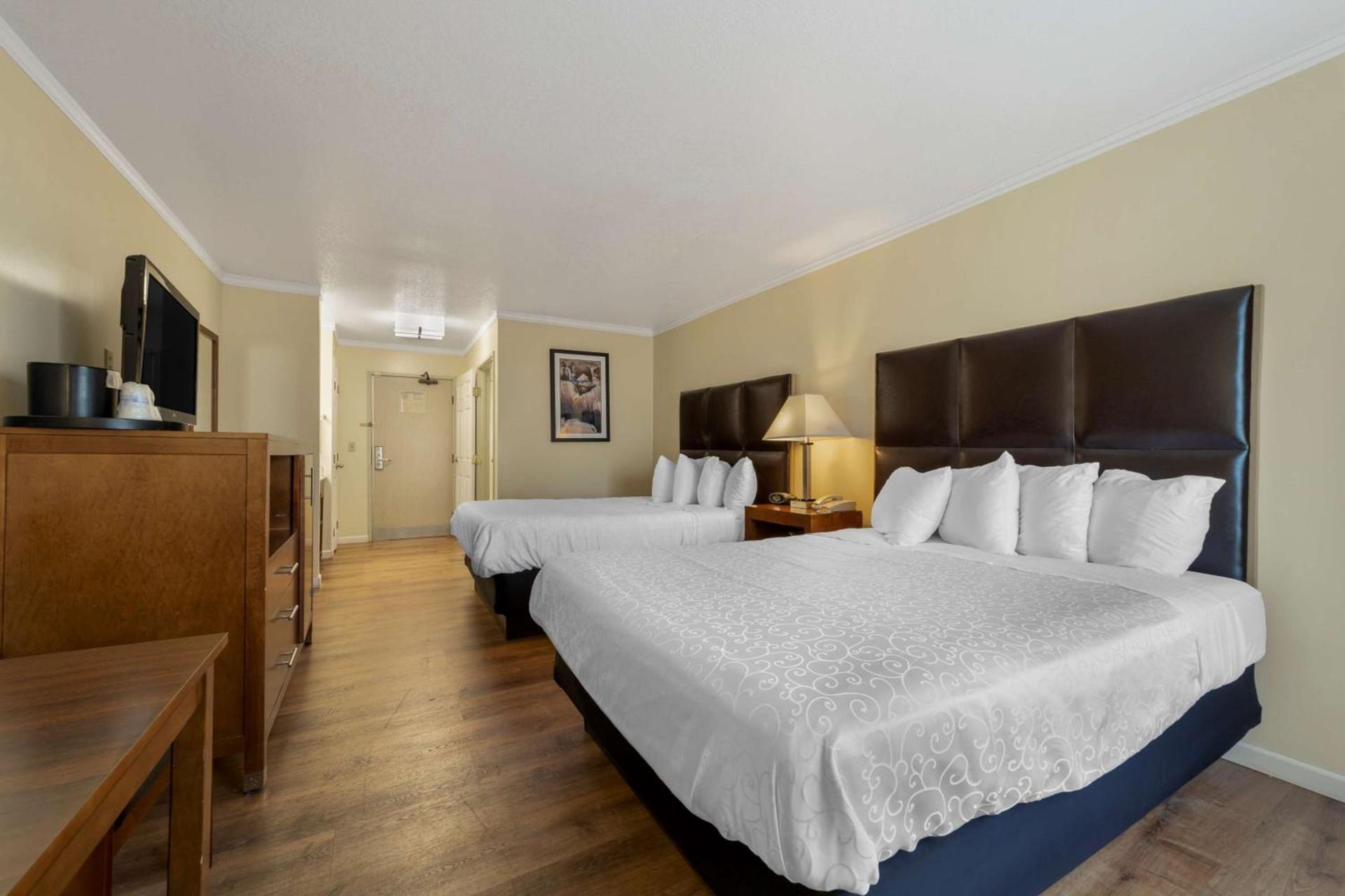 Best Western Plus Northwoods Inn photo 17