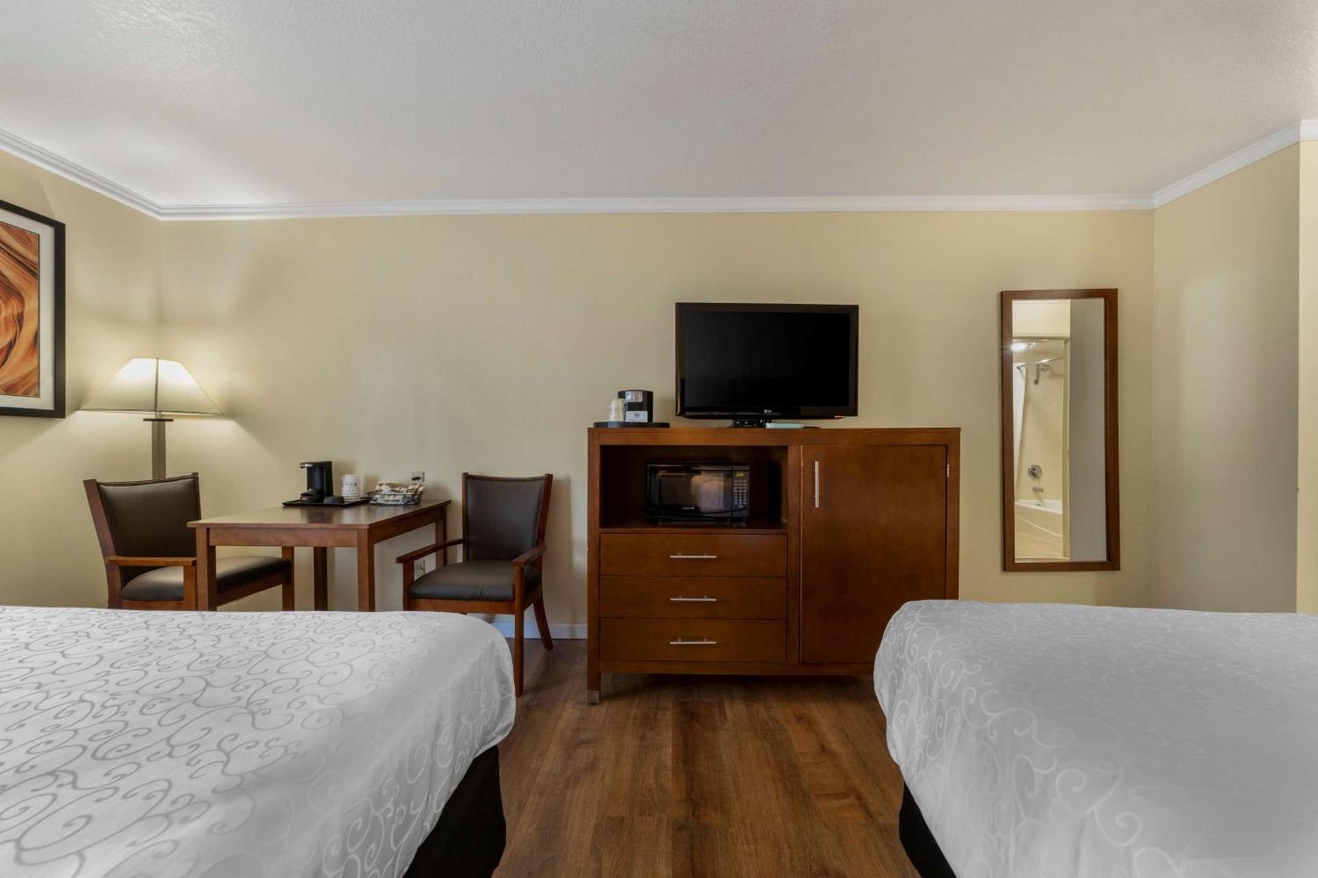 Best Western Plus Northwoods Inn photo 19