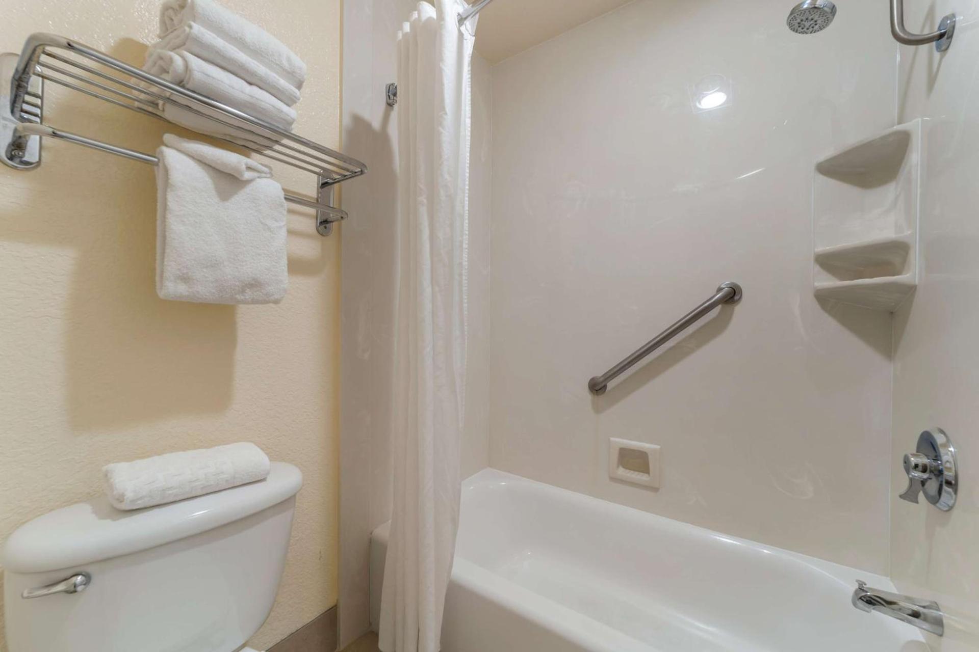 Best Western Plus Northwoods Inn photo 39