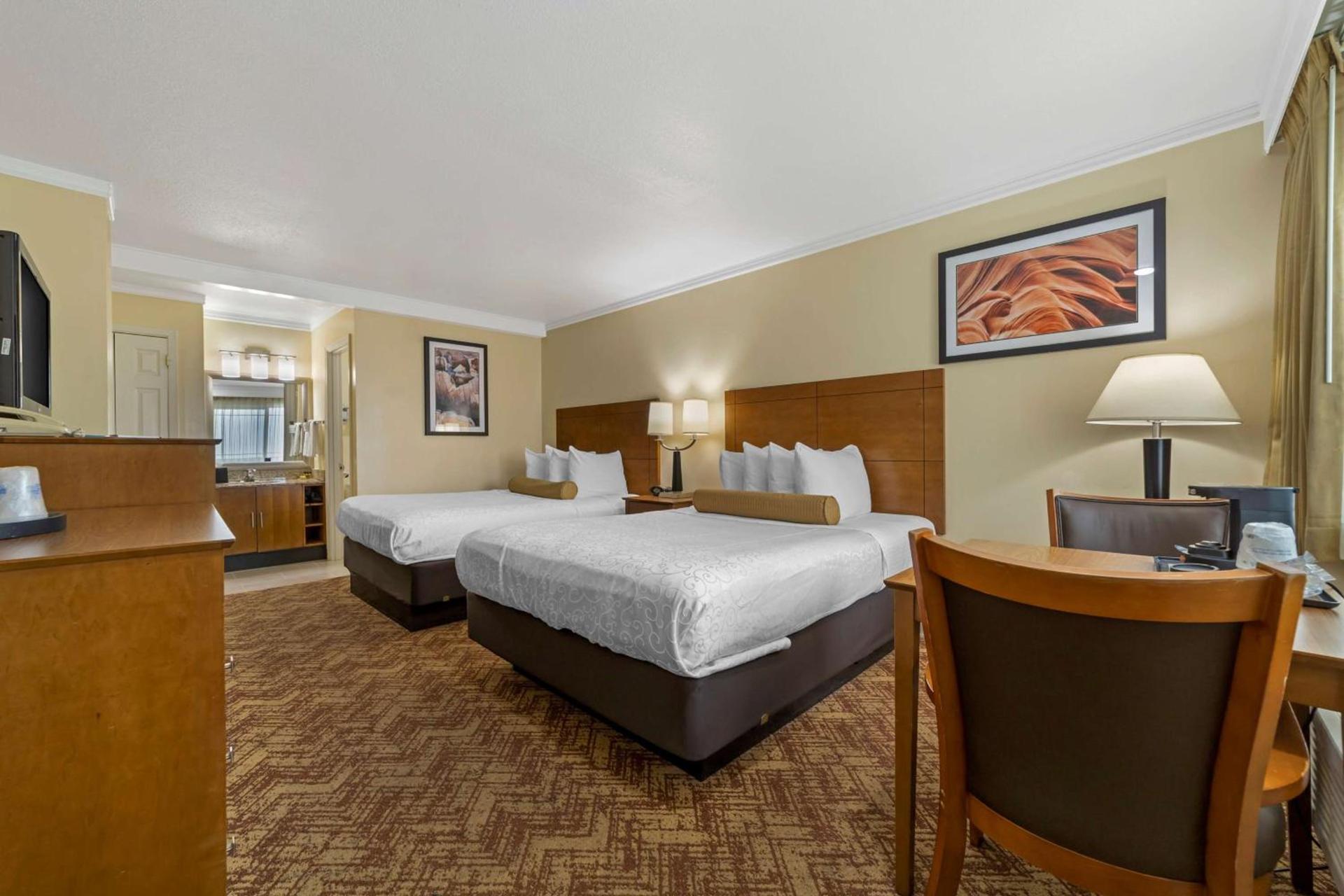 Best Western Plus Northwoods Inn photo 22