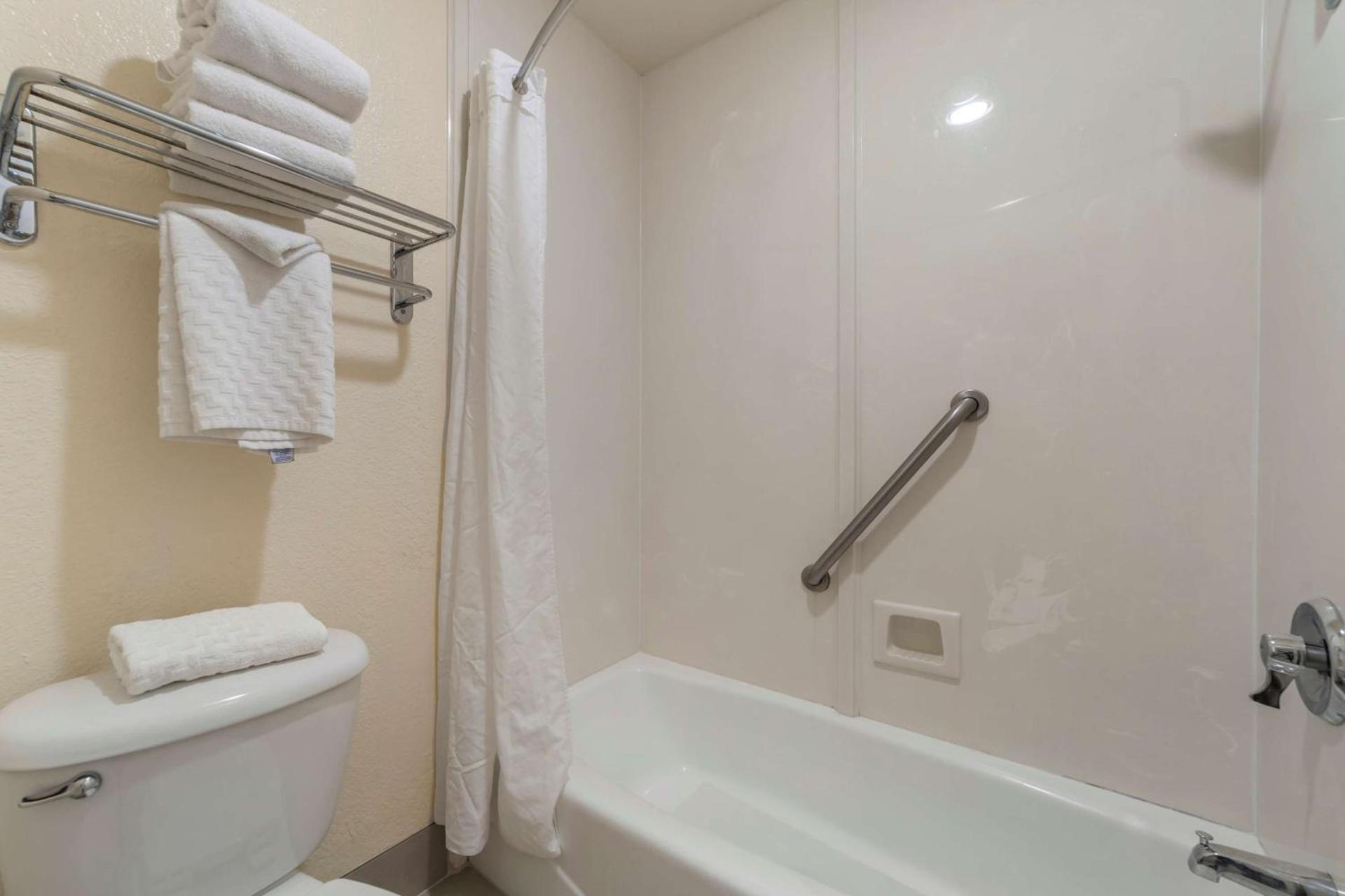 Best Western Plus Northwoods Inn photo 41