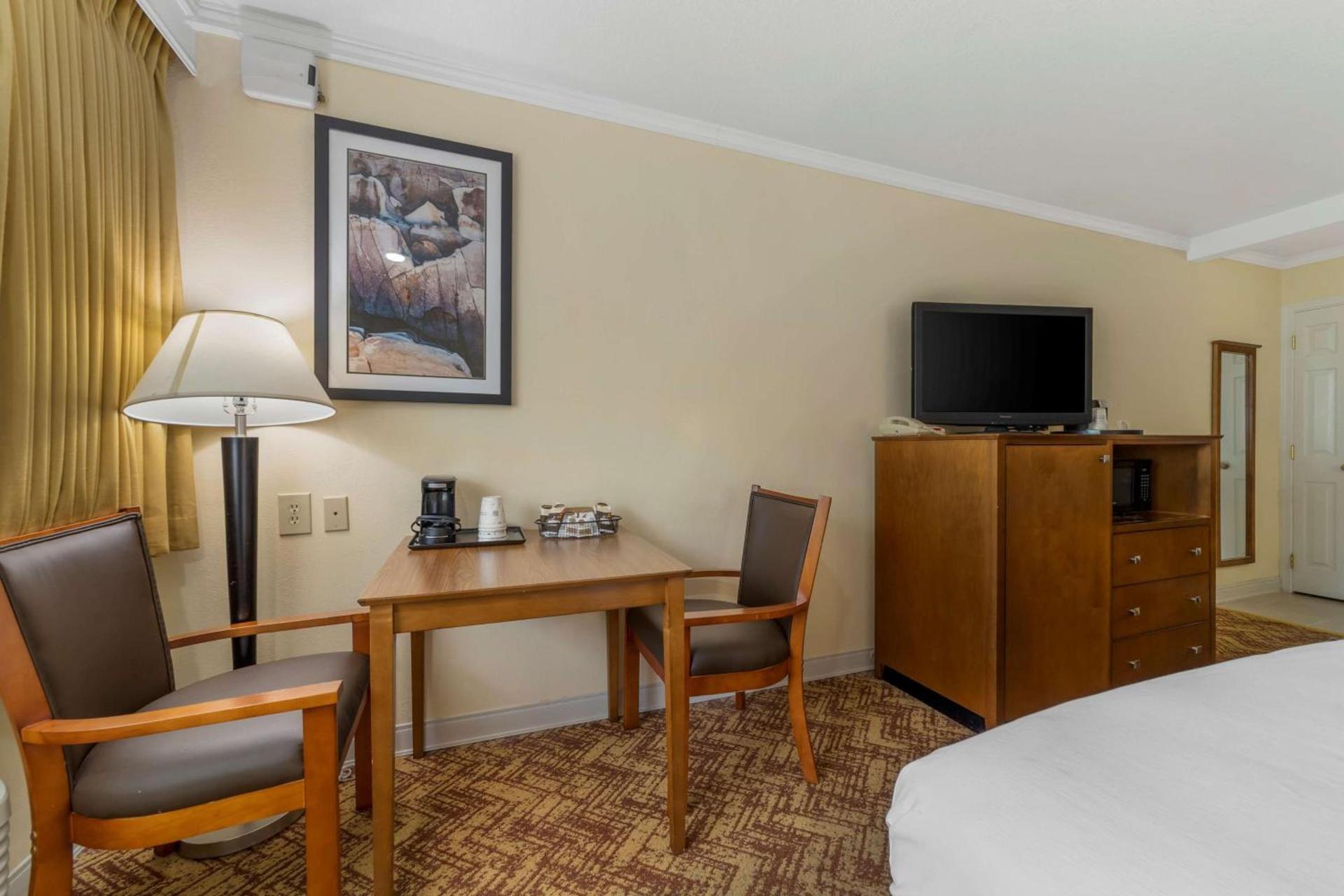 Best Western Plus Northwoods Inn photo 26