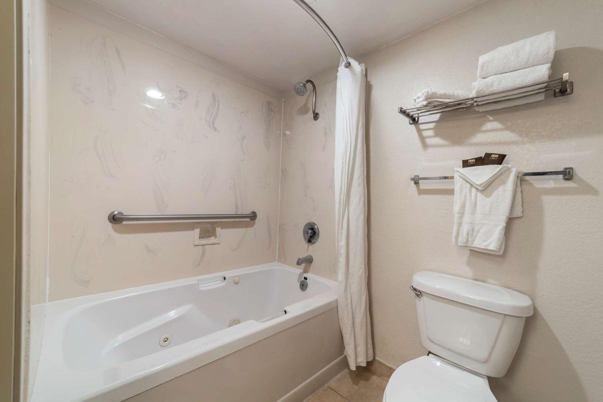 Best Western Plus Northwoods Inn photo 42